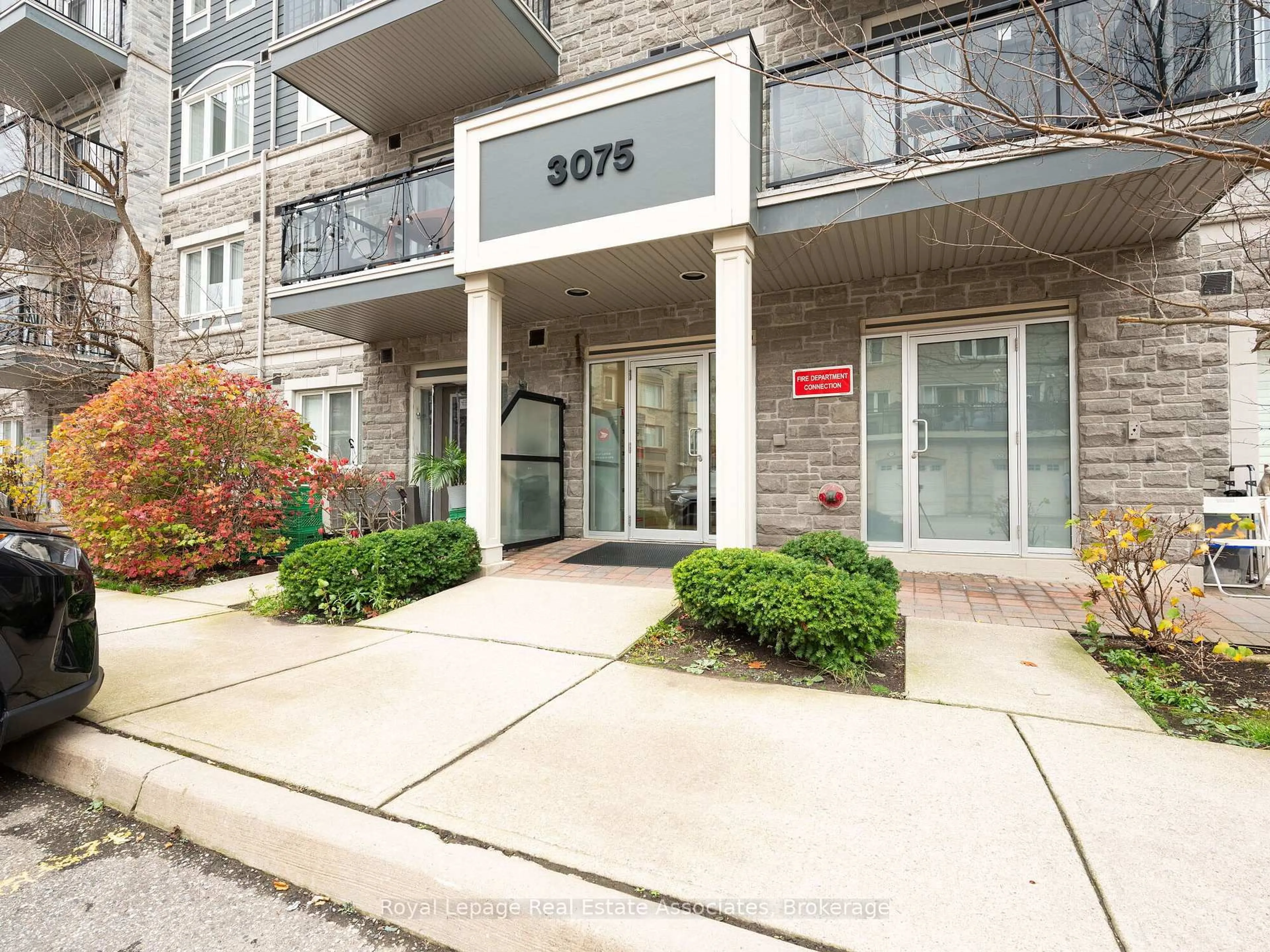 Unknown for 3075 Thomas St #304, Mississauga Ontario L5M 0M4
