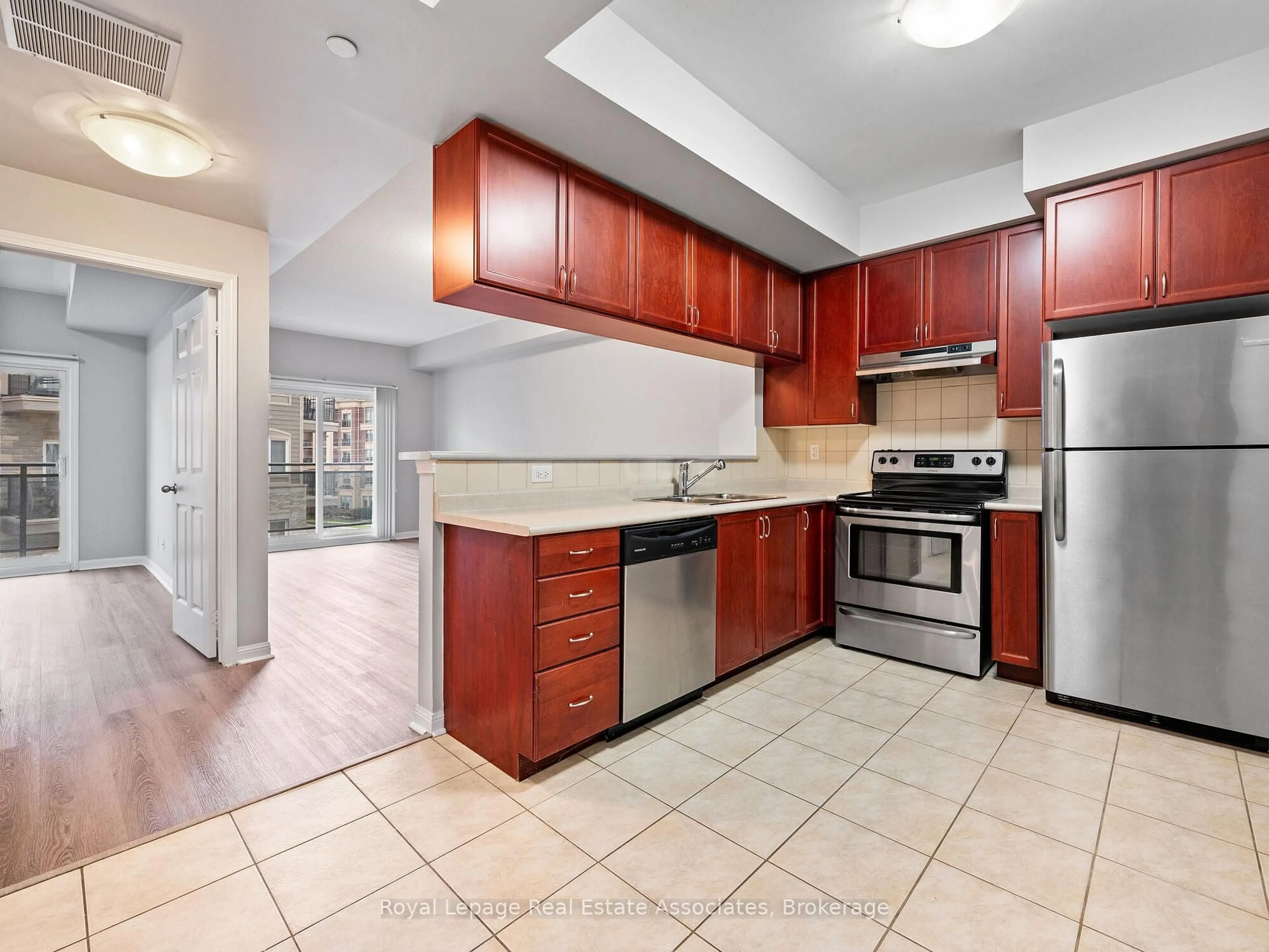 Standard kitchen, ceramic/tile floor for 3075 Thomas St #304, Mississauga Ontario L5M 0M4