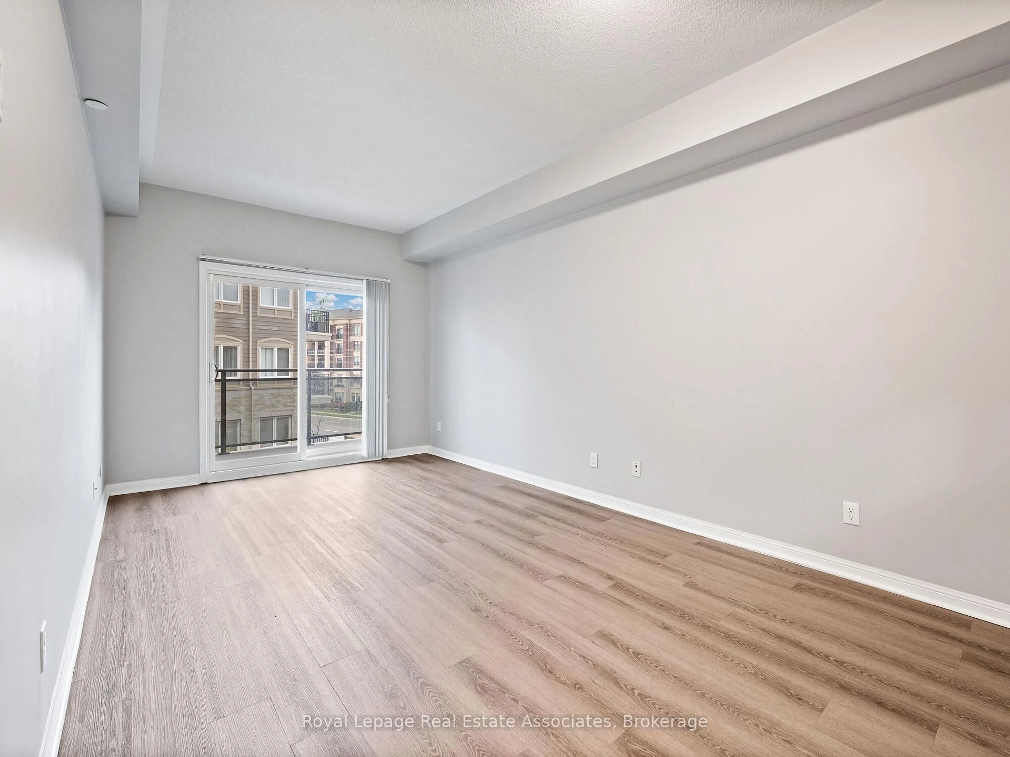 A pic of a room for 3075 Thomas St #304, Mississauga Ontario L5M 0M4