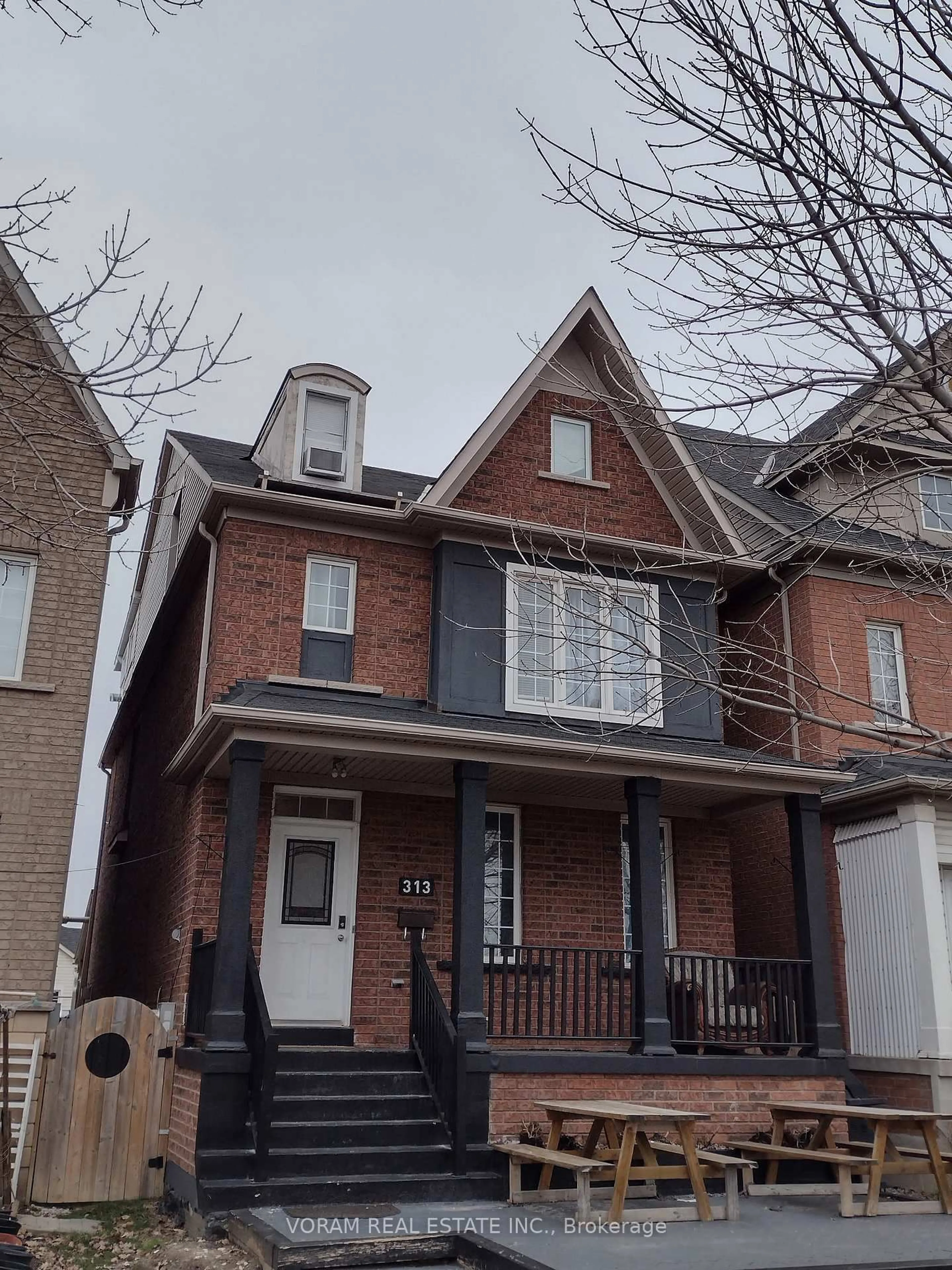 Home with brick exterior material, street for 313 Murray Ross Pkwy, Toronto Ontario M3J 3N8