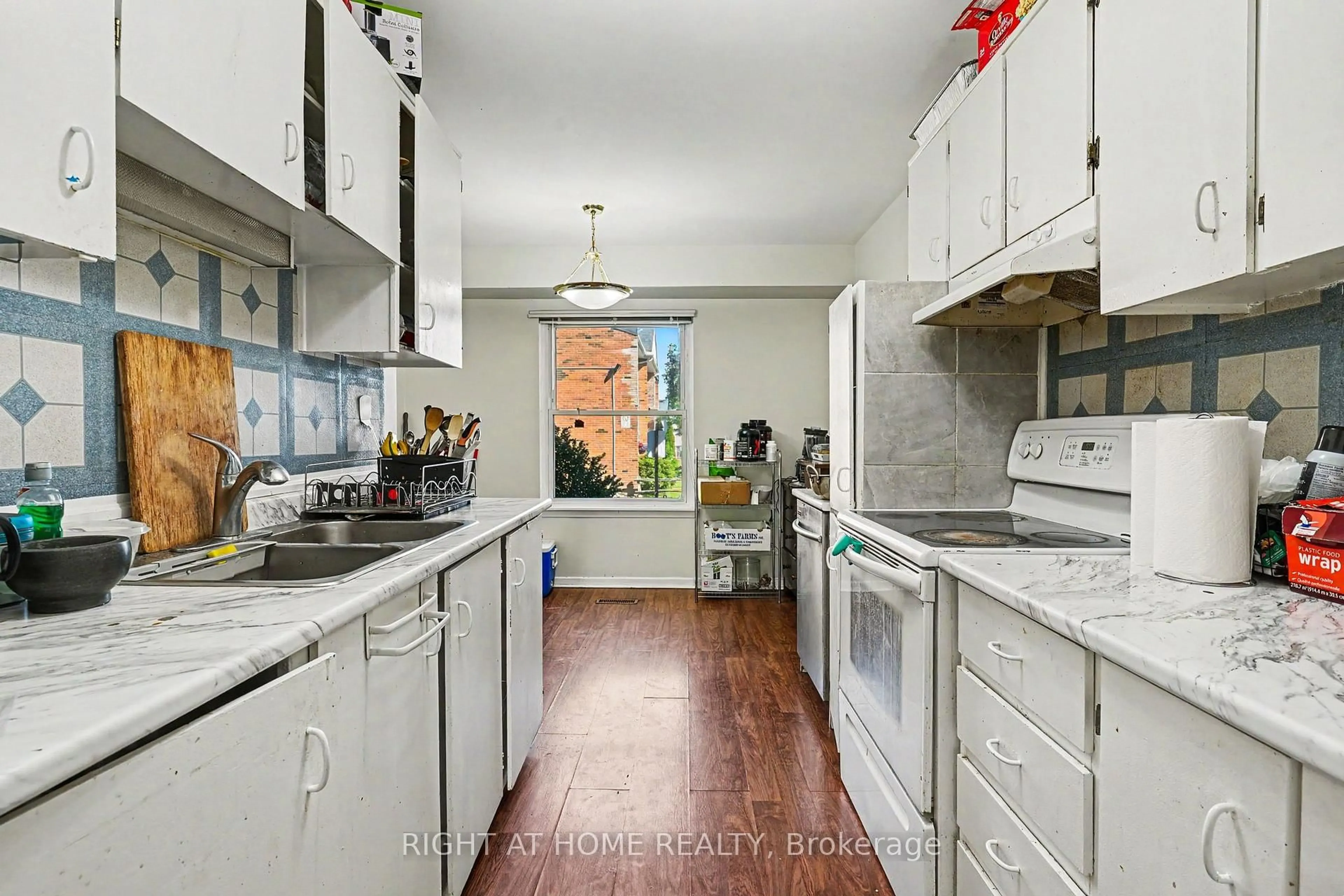 Standard kitchen, ceramic/tile floor for 1020 CENTRAL PARK Dr #89, Brampton Ontario L6S 3J5