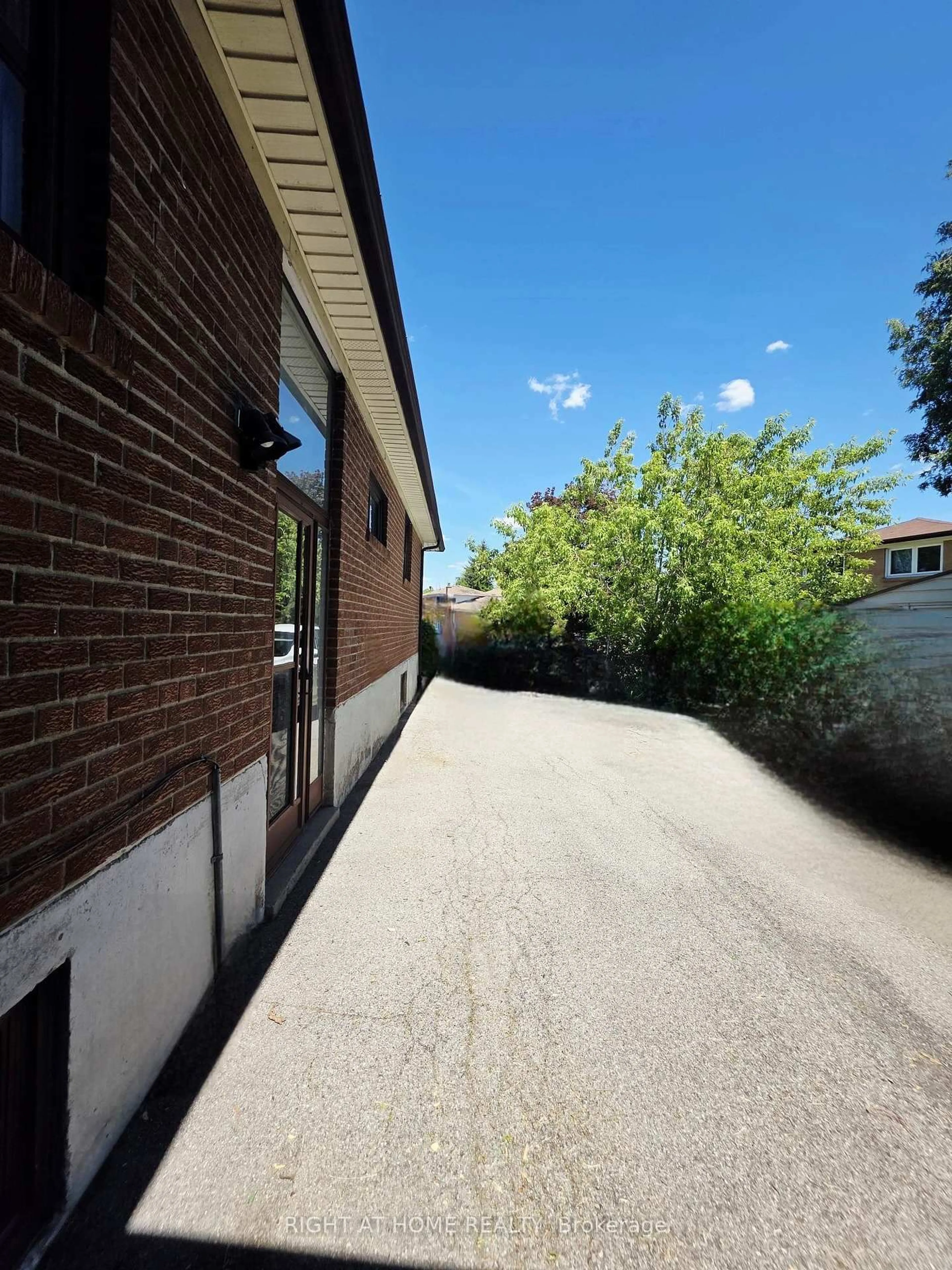 Unknown for 3556 Monica Dr, Mississauga Ontario L4T 2E5