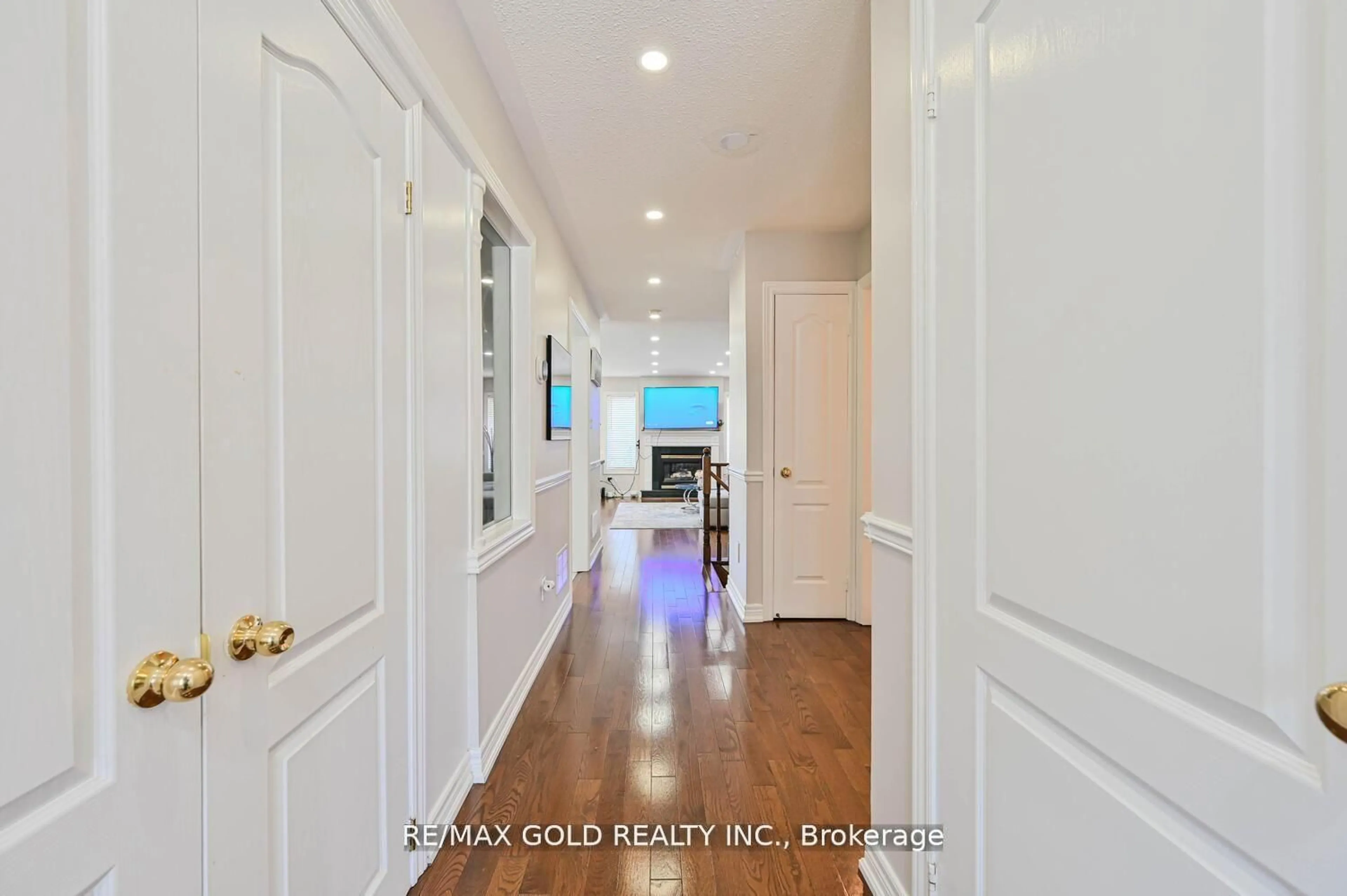 Indoor entryway for 156 Barleyfield Rd, Brampton Ontario L6R 2K3