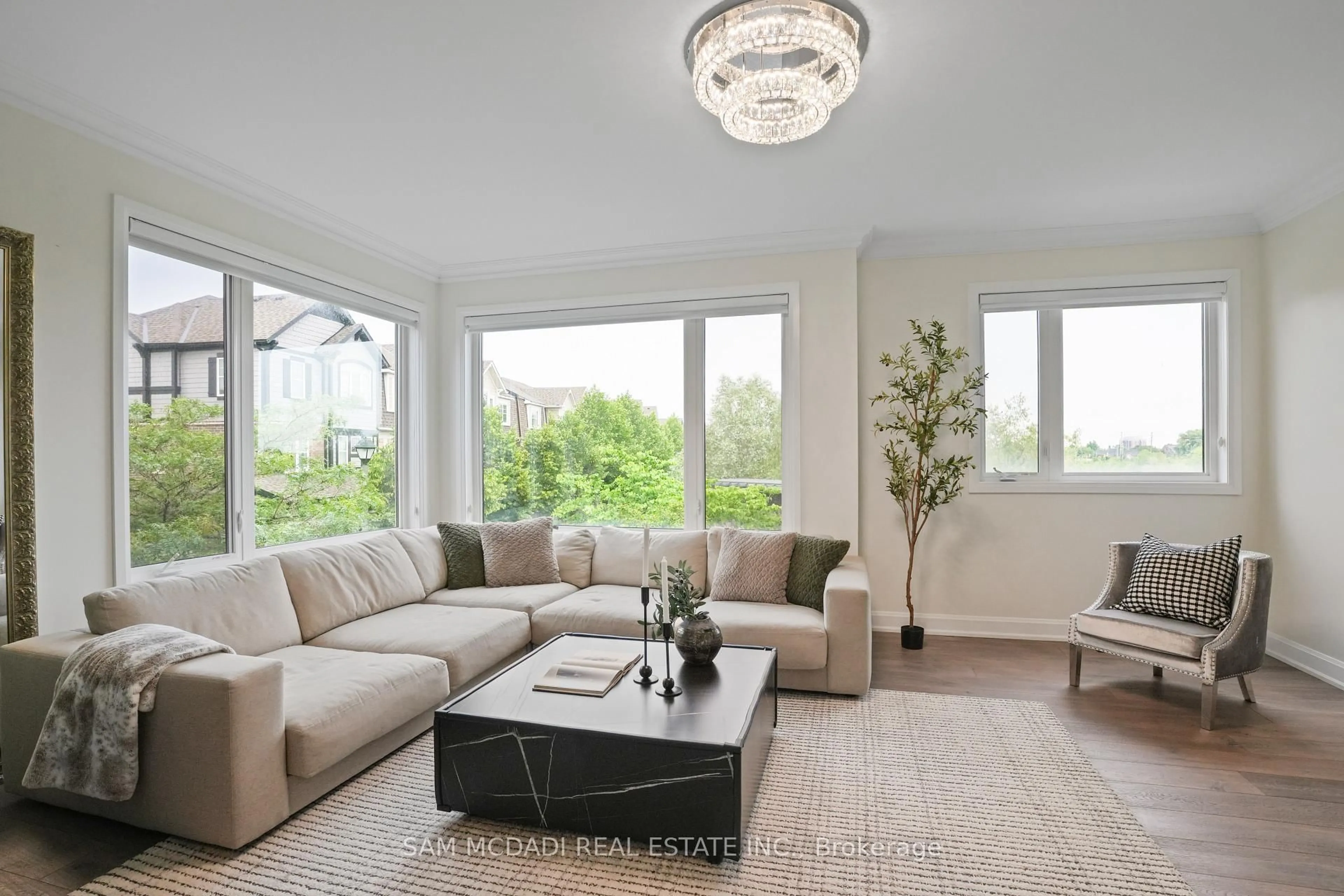 Living room with furniture, unknown for 3006 Creekshore Common #34, Oakville Ontario L6M 0Y6