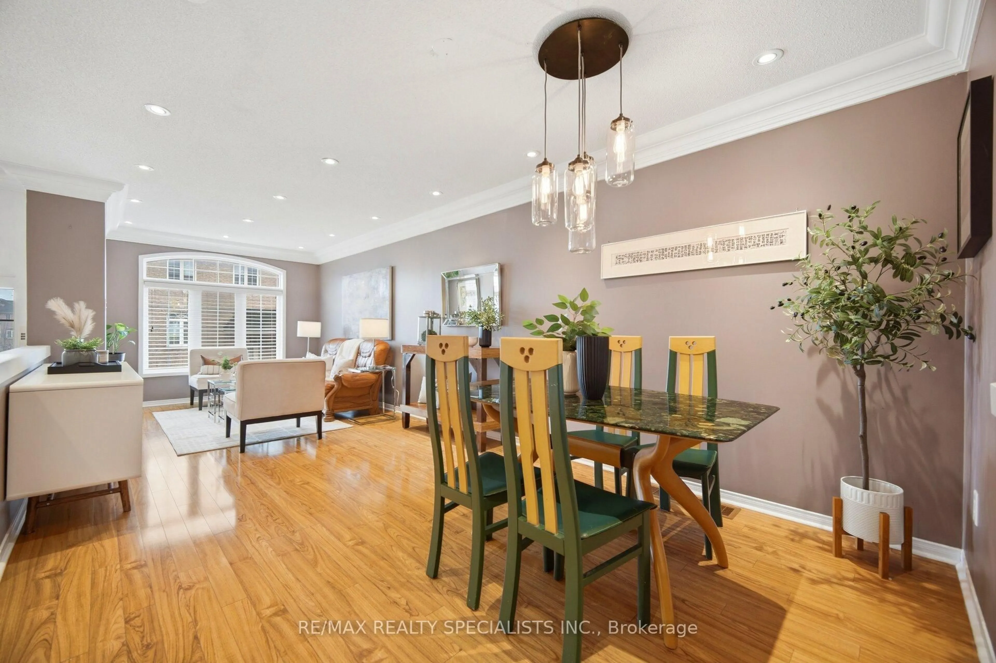 Dining room, wood/laminate floor for 3378 Redpath Circ, Mississauga Ontario L5N 8R1