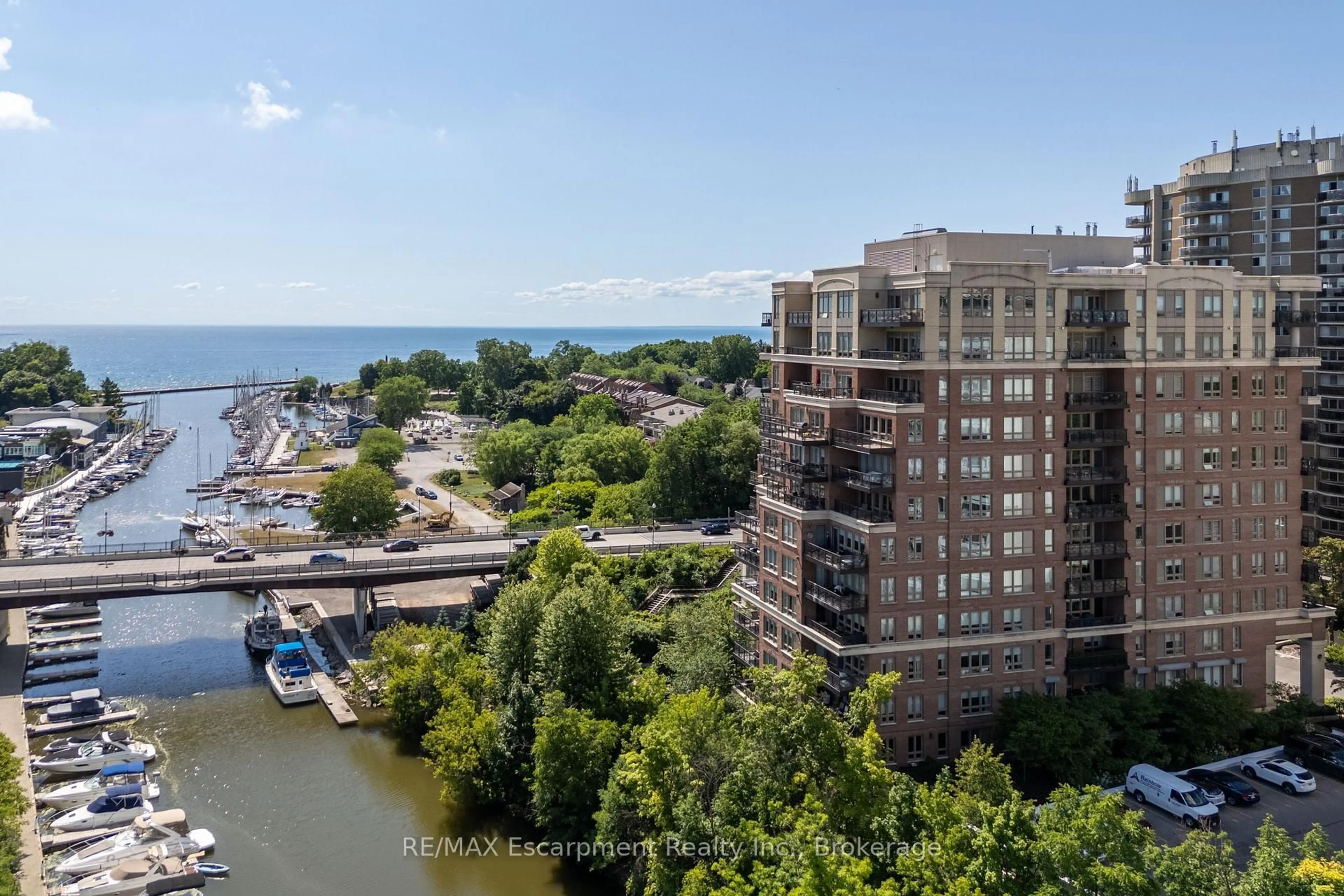 A pic from outside/outdoor area/front of a property/back of a property/a pic from drone, water/lake/river/ocean view for 111 Forsythe St #806, Oakville Ontario L6K 3J9