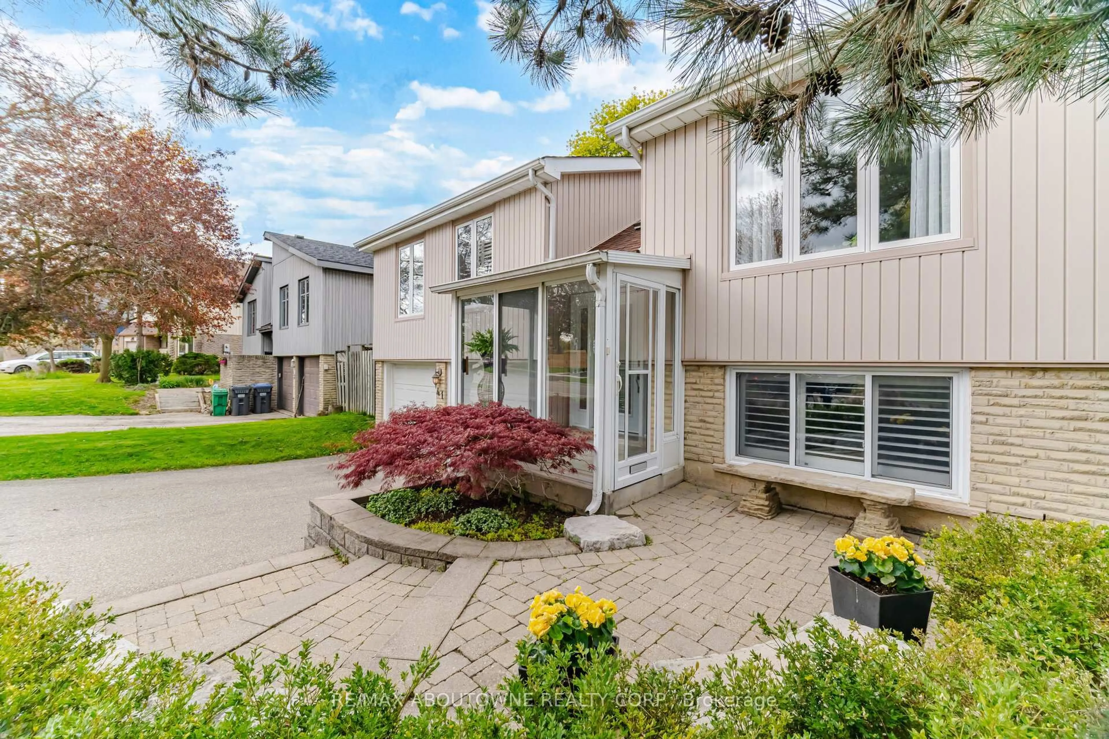Unknown for 41 Plainsman Rd, Mississauga Ontario L5N 1C4
