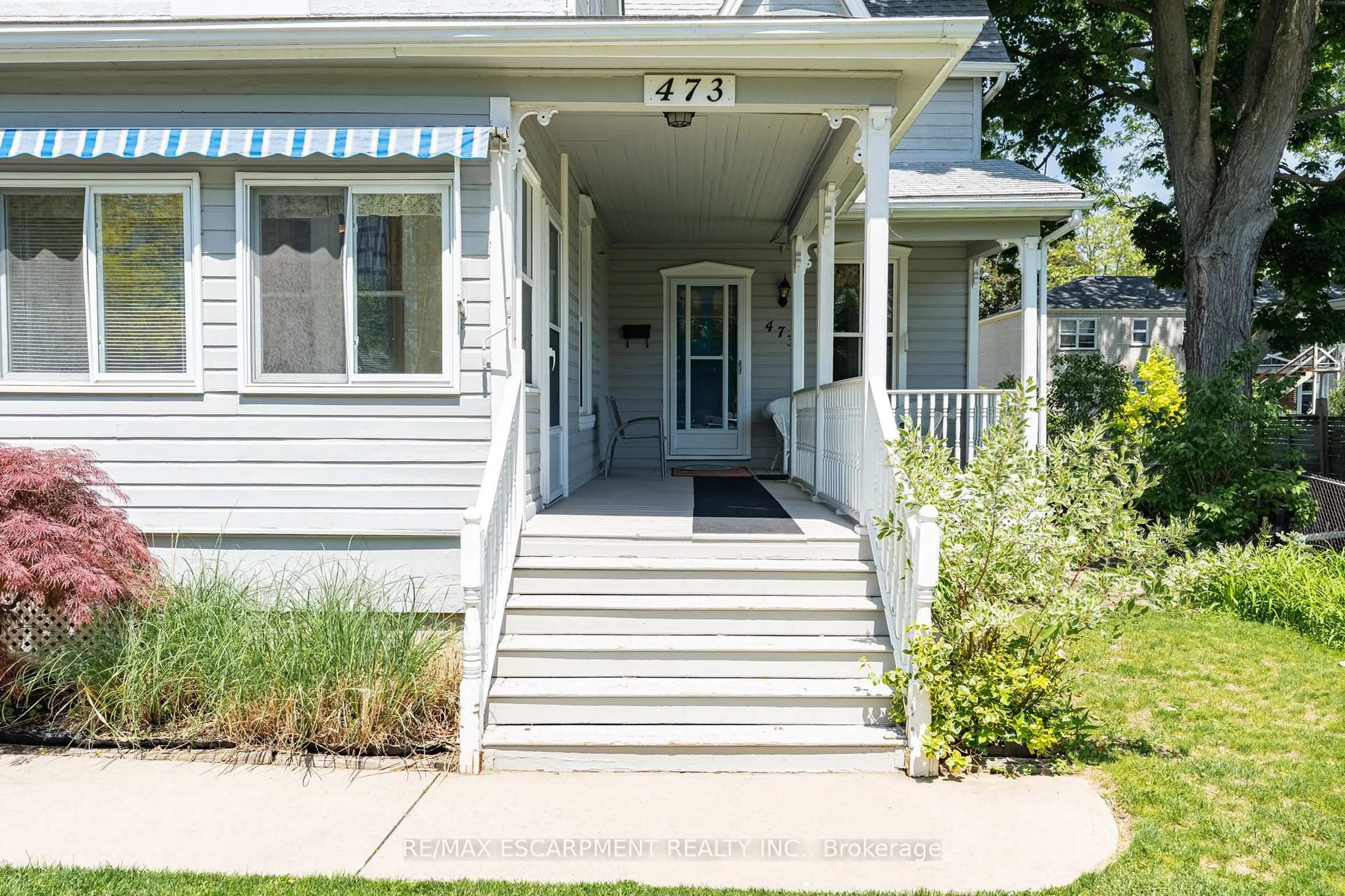 Home with vinyl exterior material, street for 473 Nelson Ave, Burlington Ontario L7S 1N4
