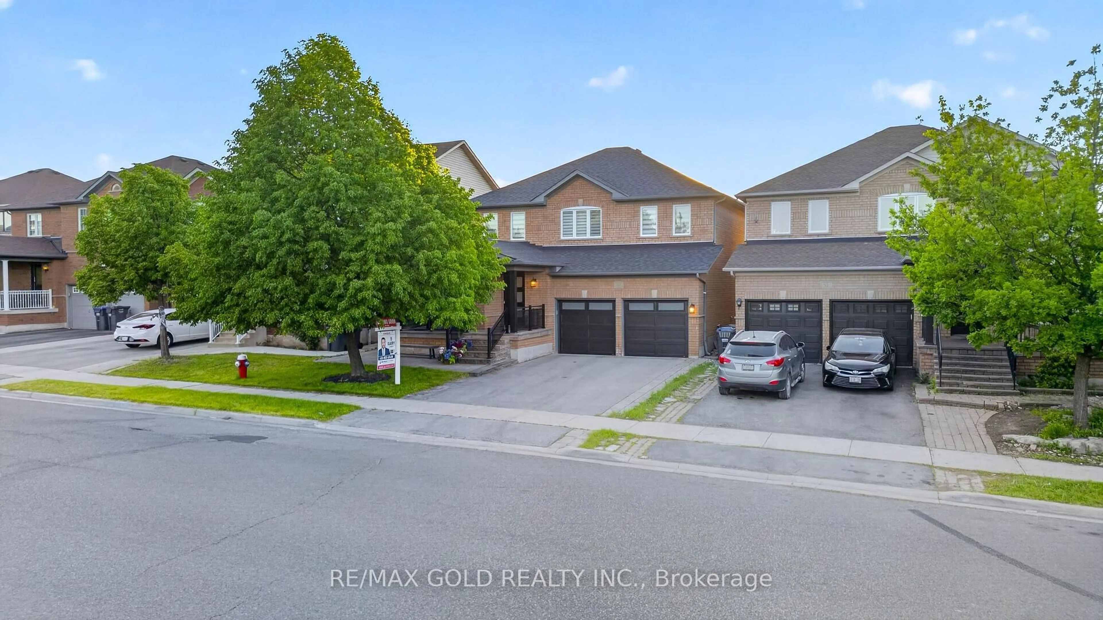 A pic from outside/outdoor area/front of a property/back of a property/a pic from drone, street for 50 Fairhill Ave, Brampton Ontario L7A 2E7