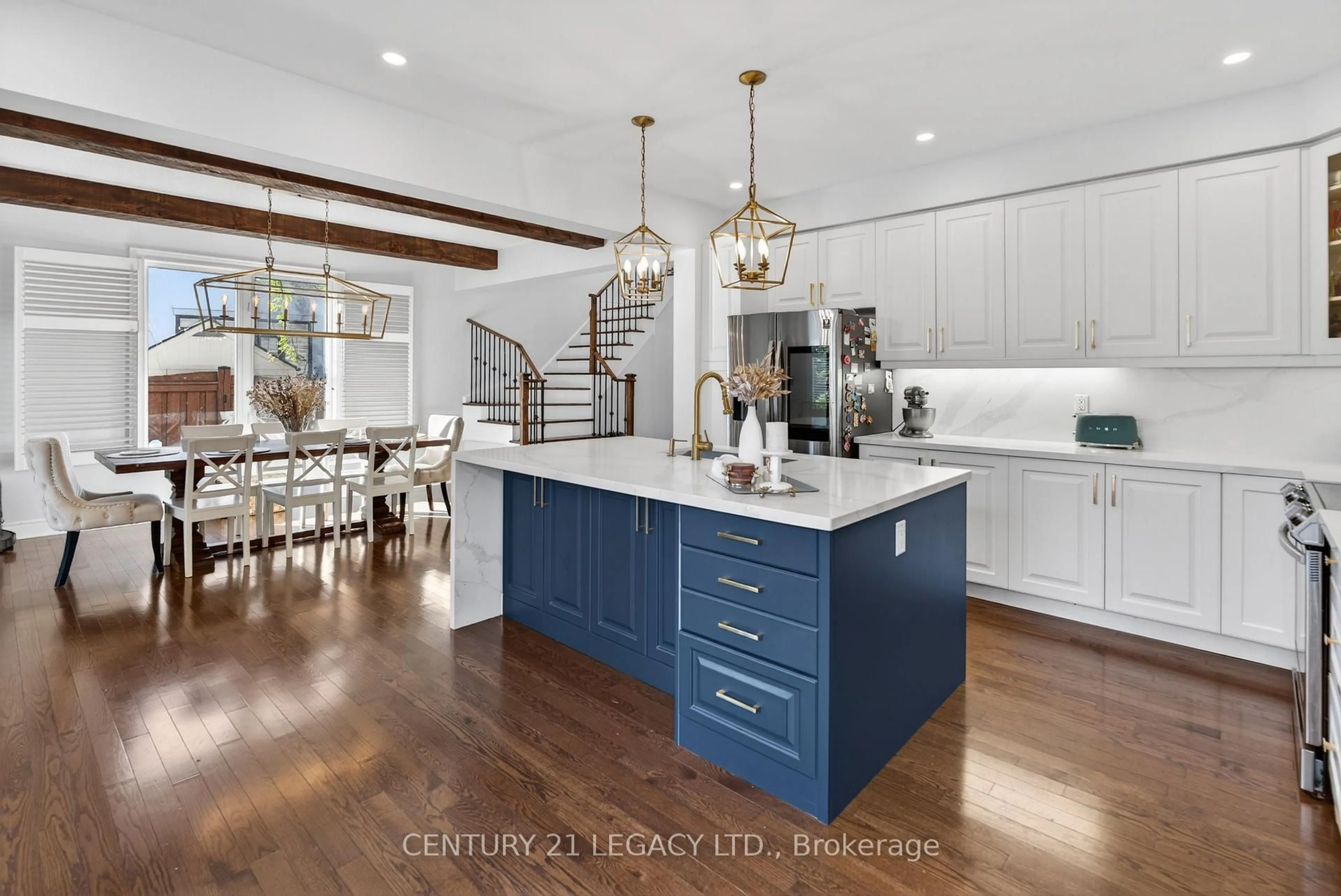 Open concept kitchen, ceramic/tile floor for 33 Andretti Cres, Brampton Ontario L6X 5G6