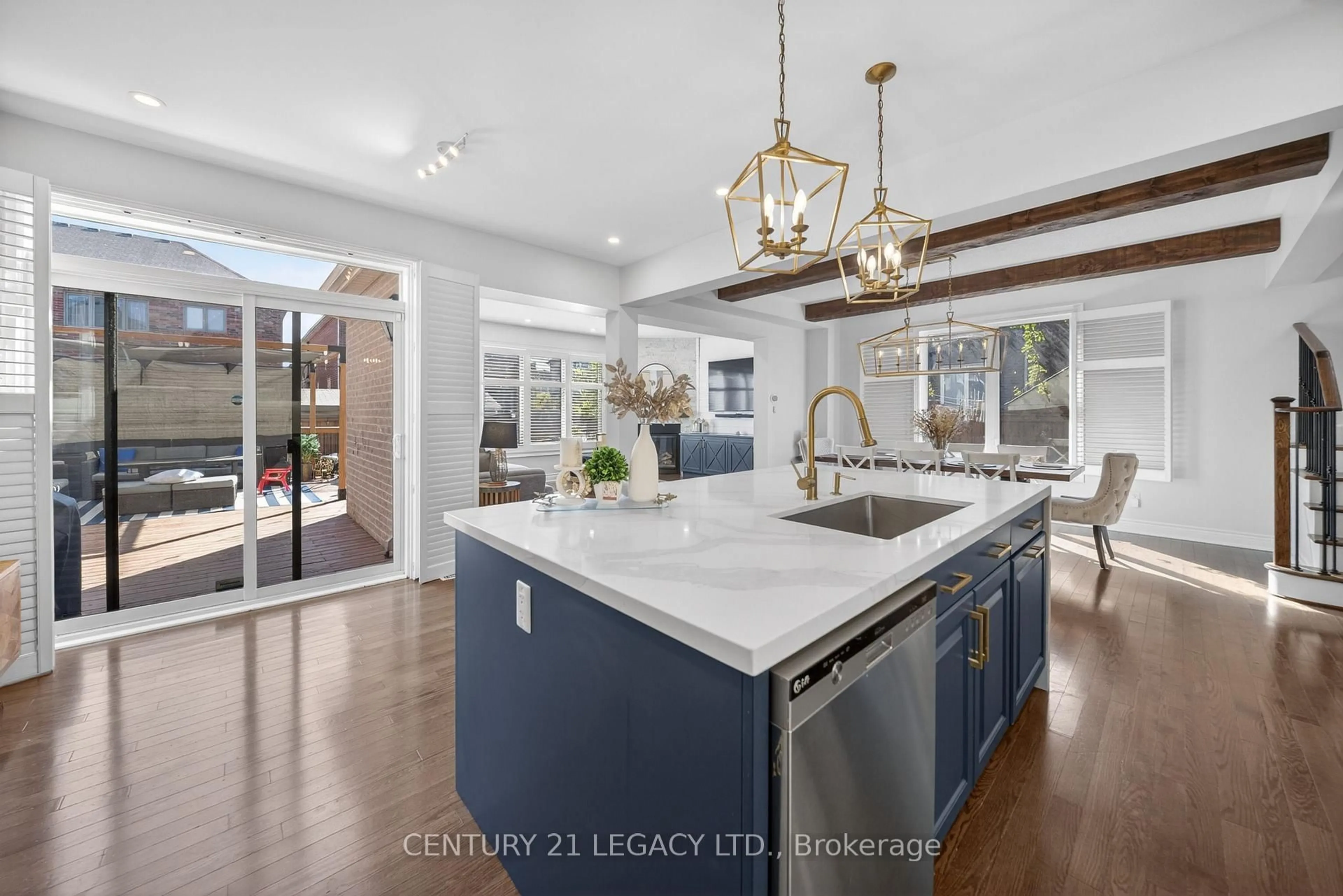Open concept kitchen, ceramic/tile floor for 33 Andretti Cres, Brampton Ontario L6X 5G6
