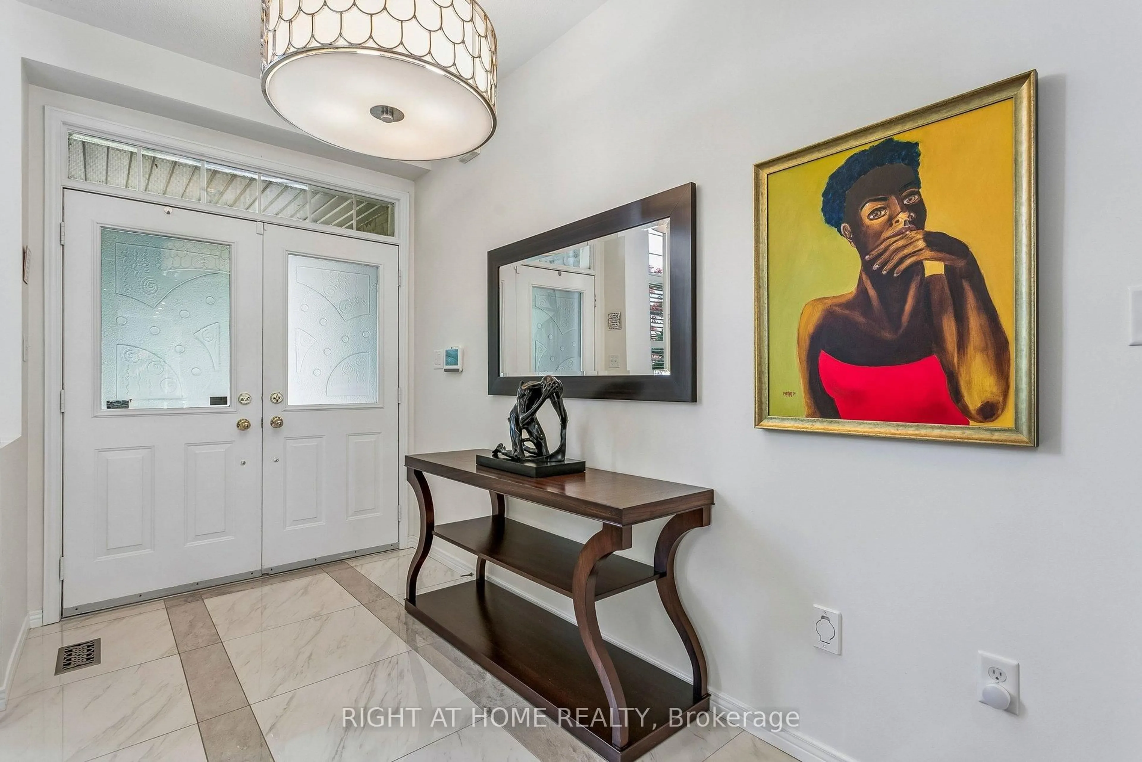 Indoor entryway for 4263 Couples Cres, Burlington Ontario L7M 4Z2