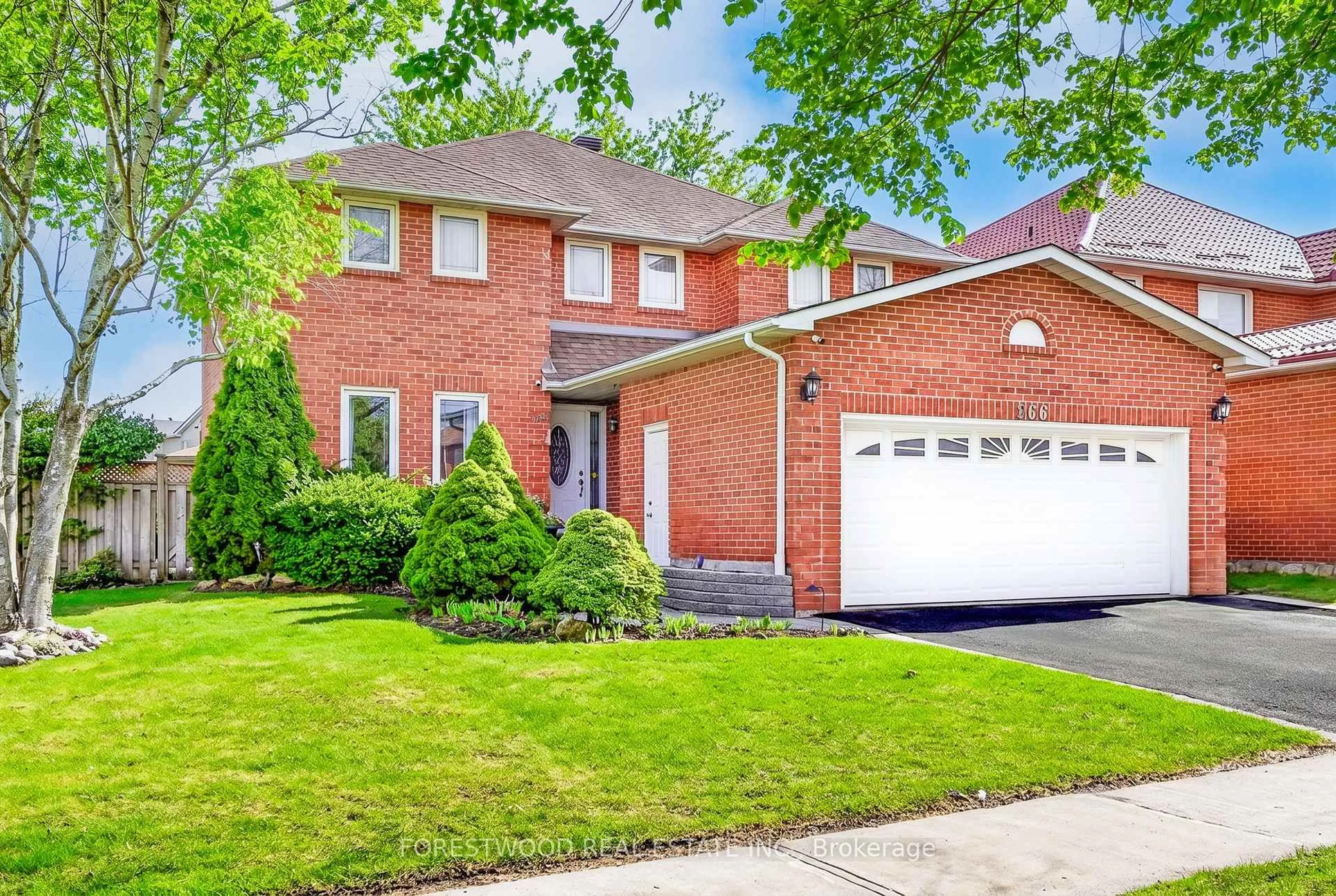 Home with brick exterior material, street for 566 Huntington Ridge Dr, Mississauga Ontario L5R 2X7