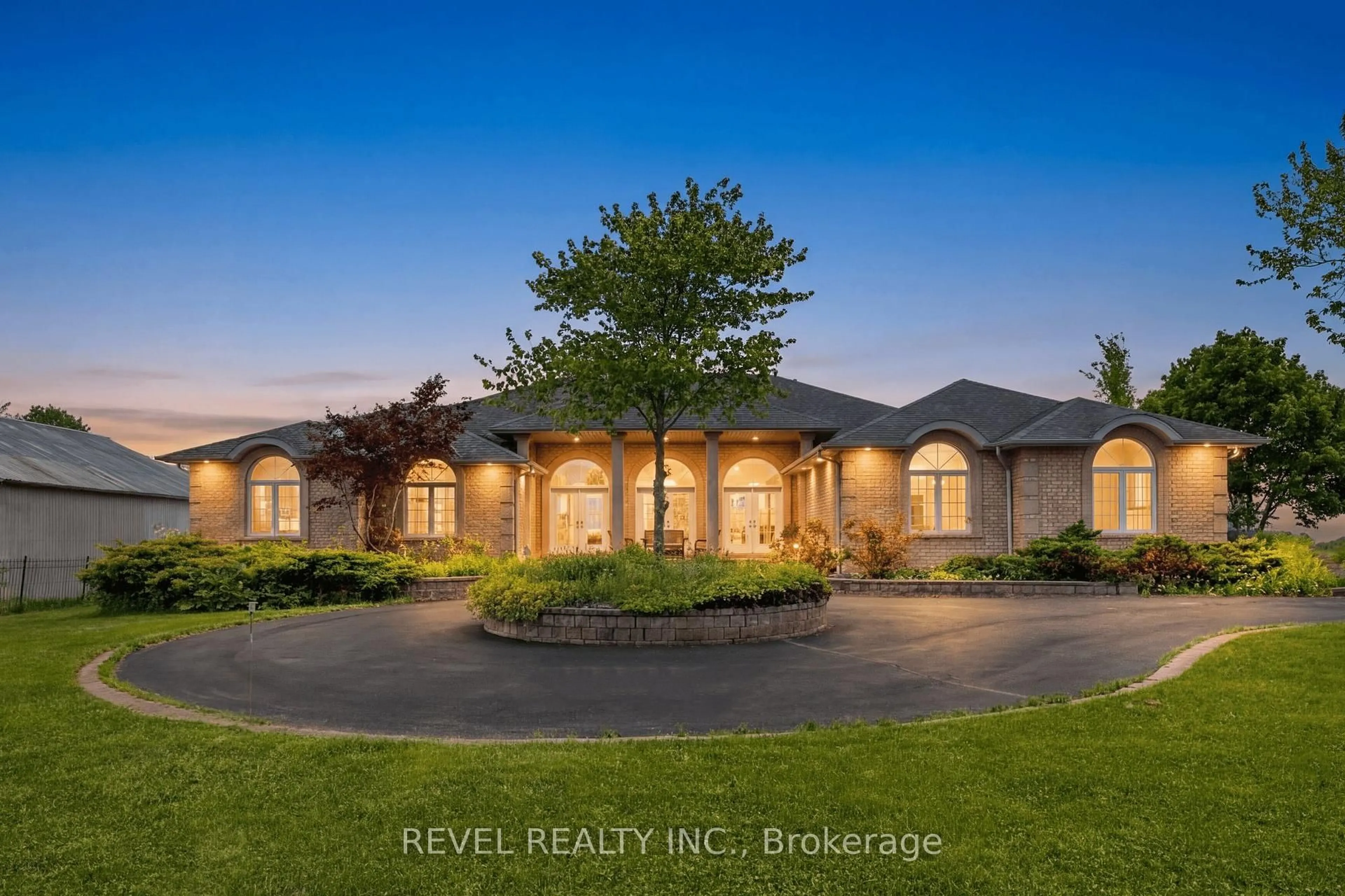 A pic from outside/outdoor area/front of a property/back of a property/a pic from drone, unknown for 2738 Lower Base Line, Milton Ontario L9E 0K5