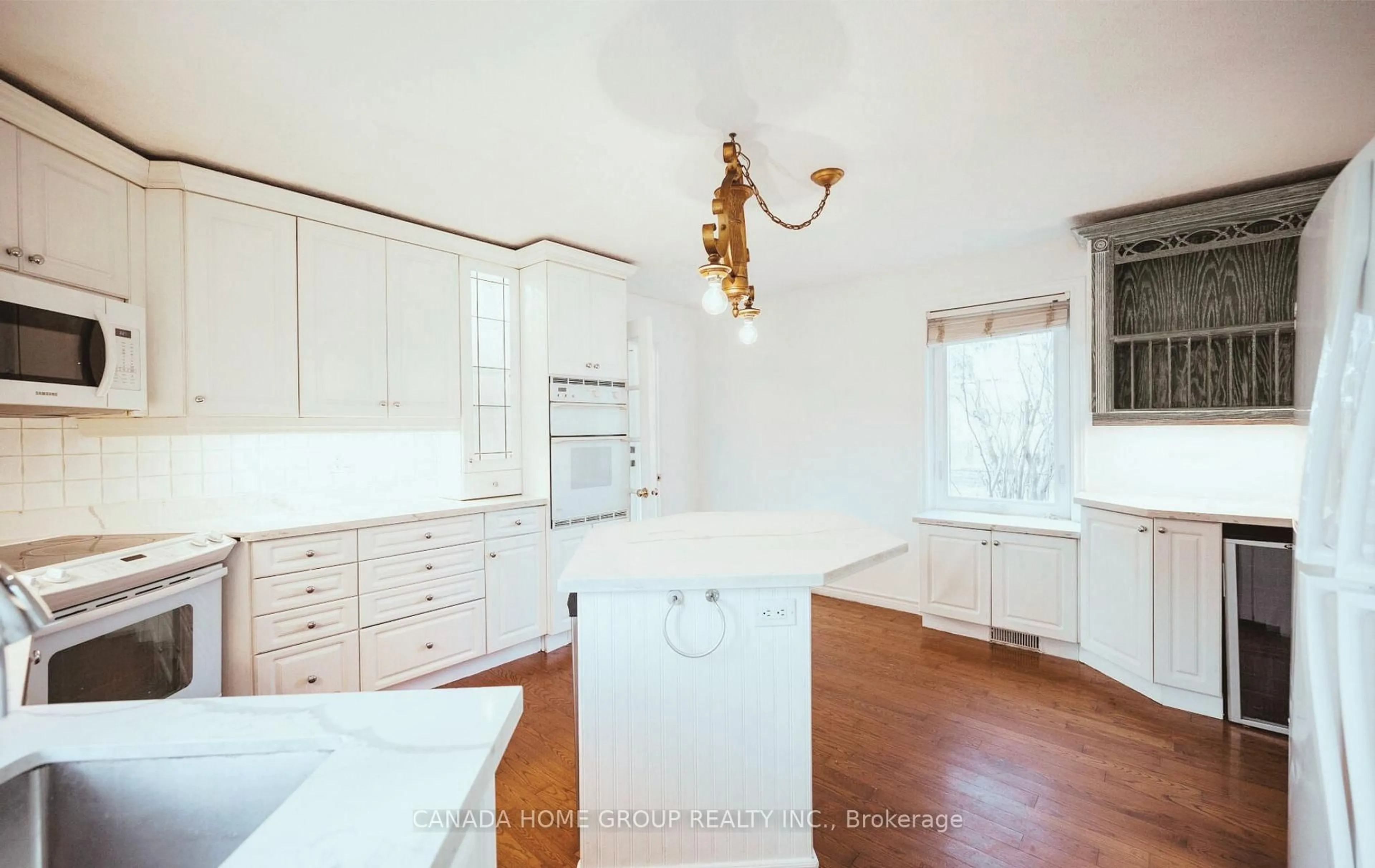 Open concept kitchen, unknown for 30 Main St, Milton Ontario L0P 1B0