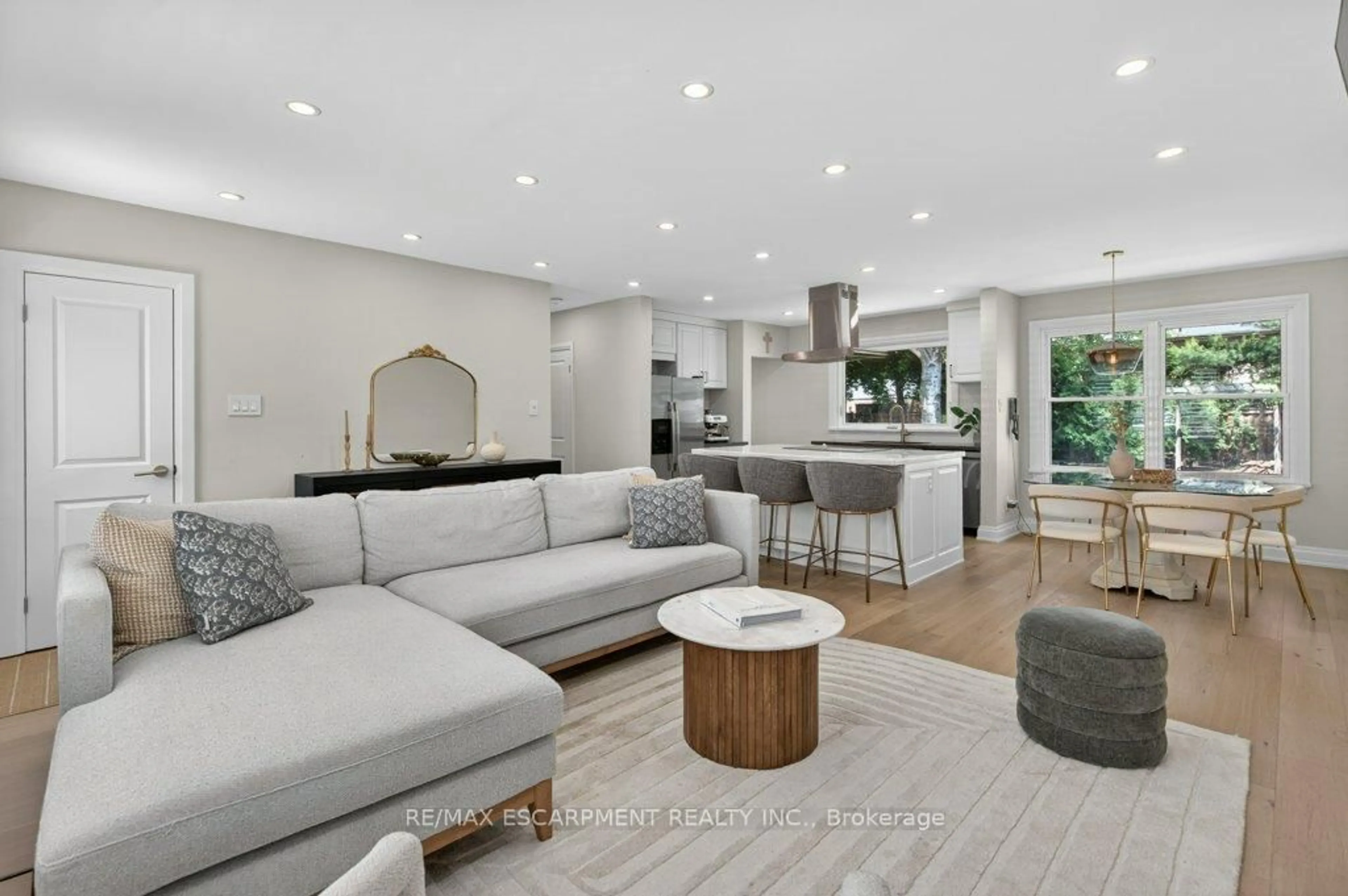 Open concept kitchen, unknown for 603 Cornick Dr, Burlington Ontario L7R 3A9