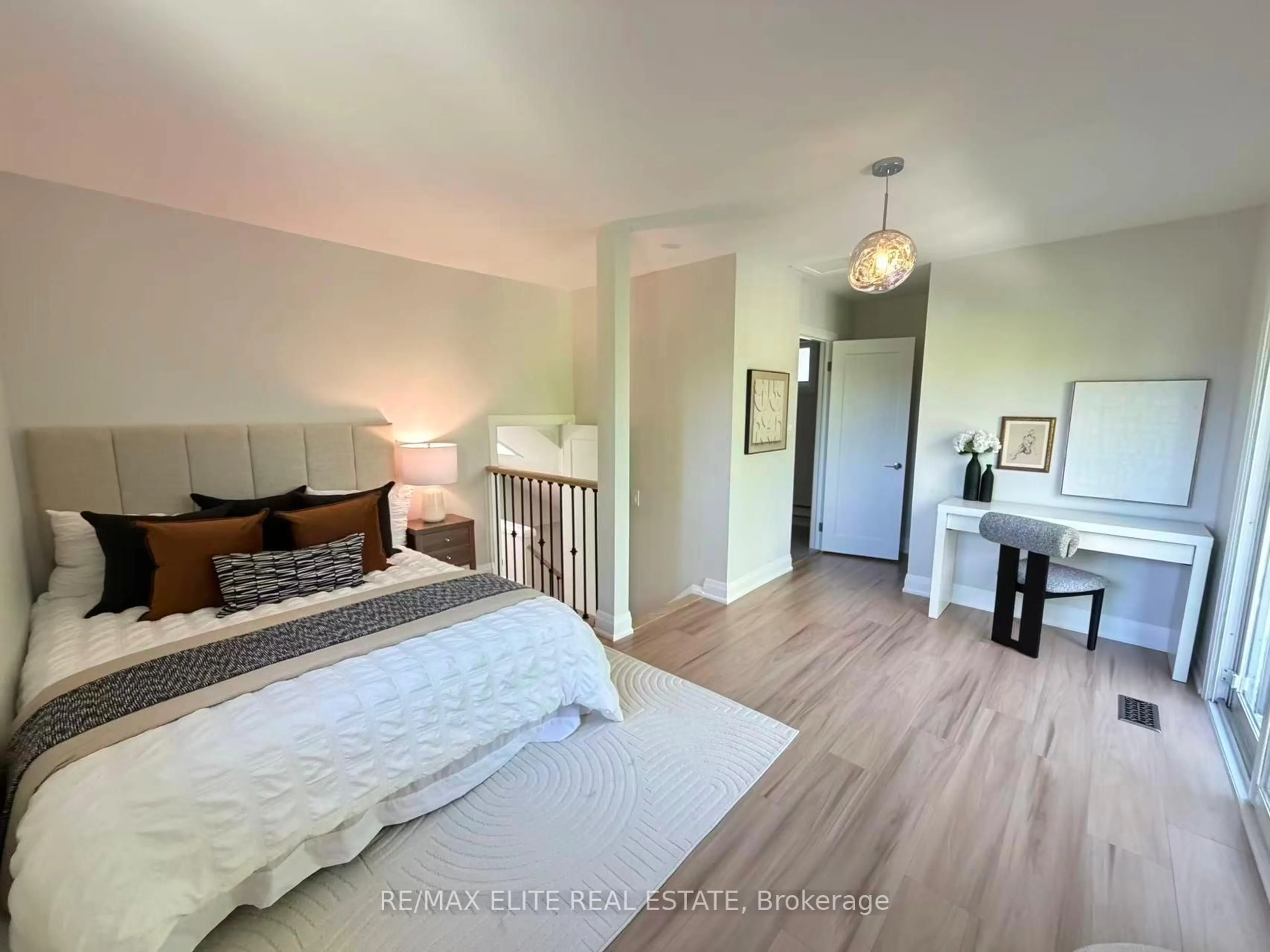 A pic of a room for 9 Woodford Park Rd, Toronto Ontario M8Y 3E7