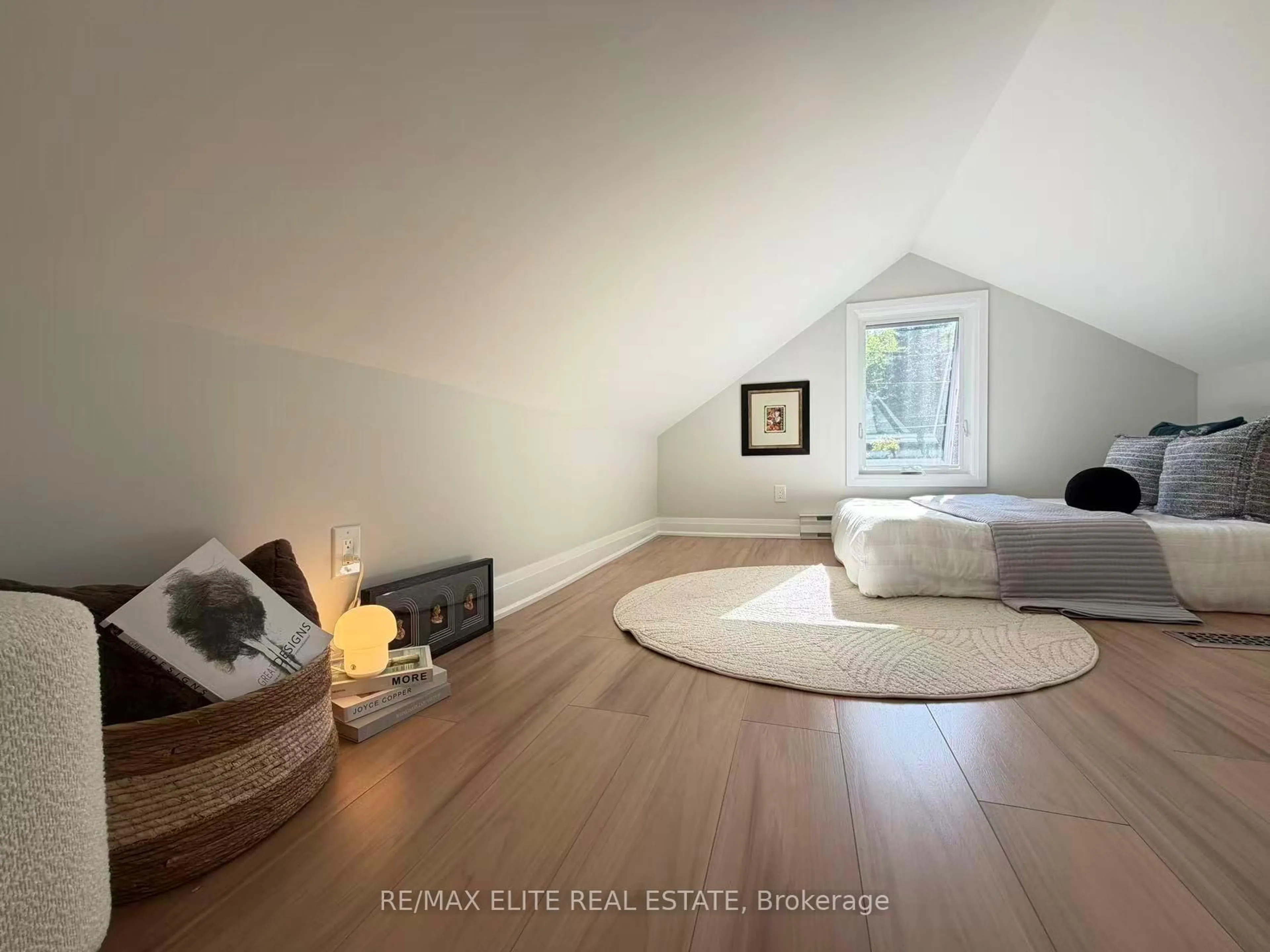 A pic of a room for 9 Woodford Park Rd, Toronto Ontario M8Y 3E7