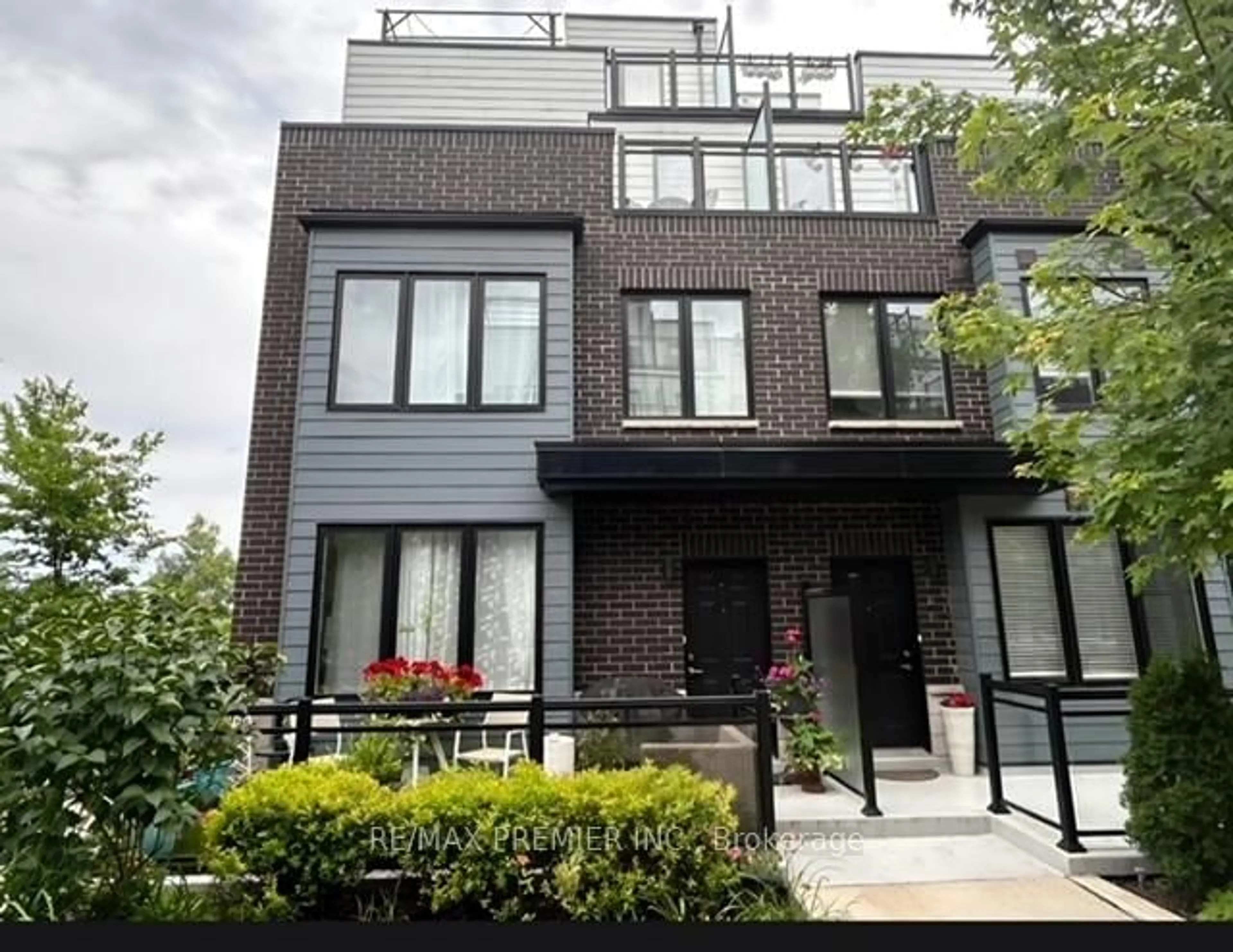 Home with brick exterior material, unknown for 2255 Mcnab Lane #1, Mississauga Ontario L5J 0B3