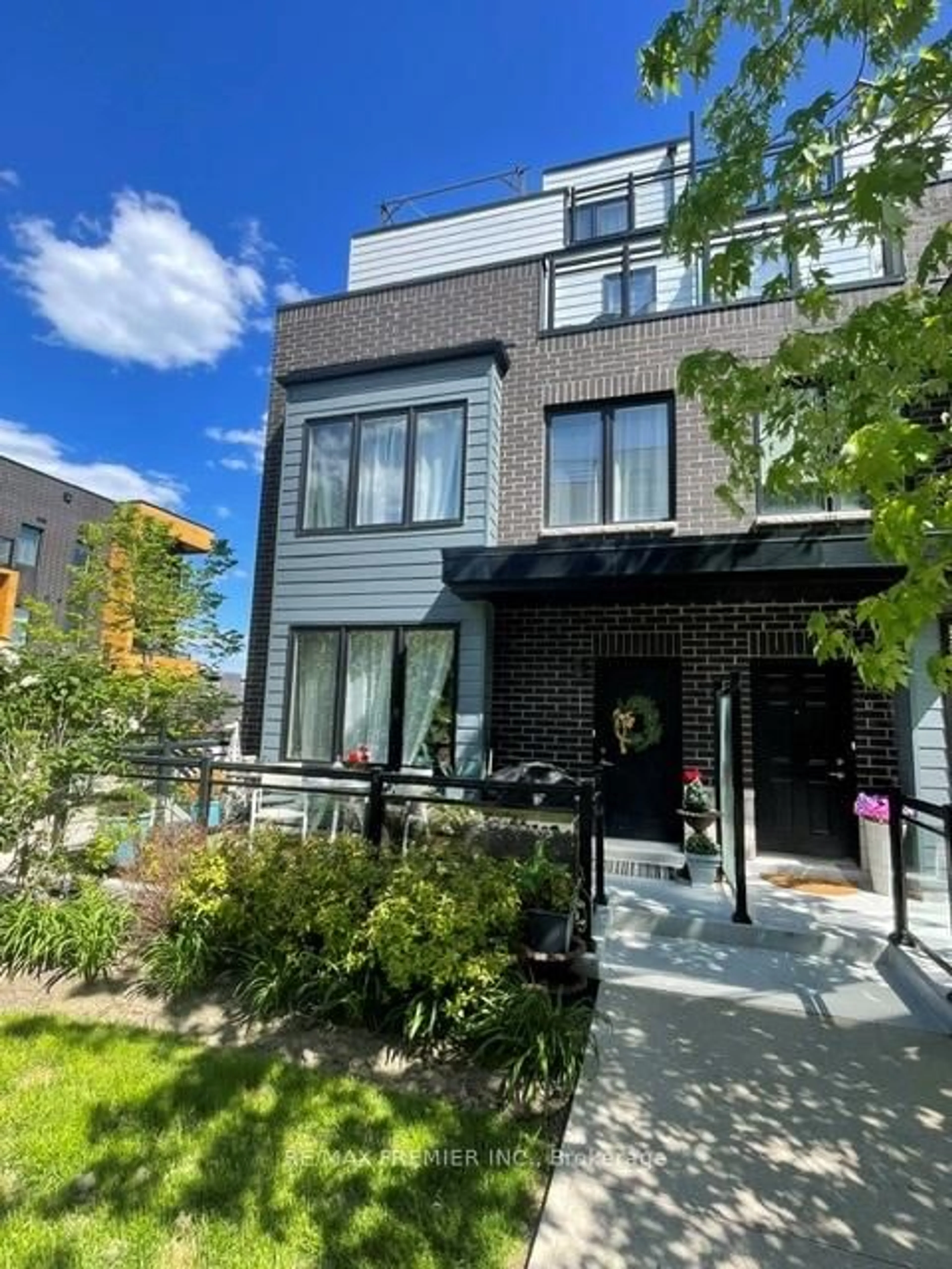 Home with brick exterior material, street for 2255 Mcnab Lane #1, Mississauga Ontario L5J 0B3
