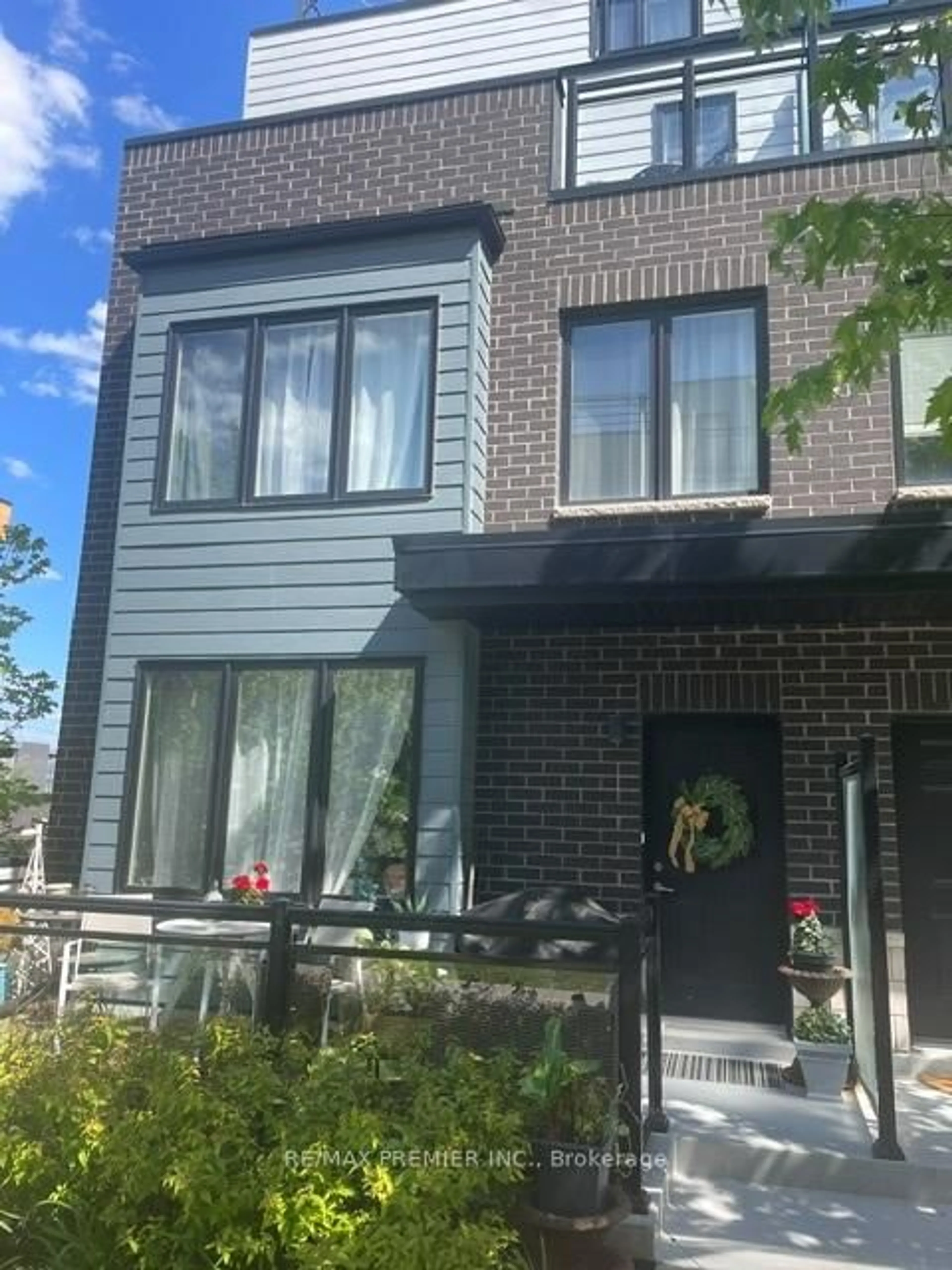 Home with brick exterior material, street for 2255 Mcnab Lane #1, Mississauga Ontario L5J 0B3