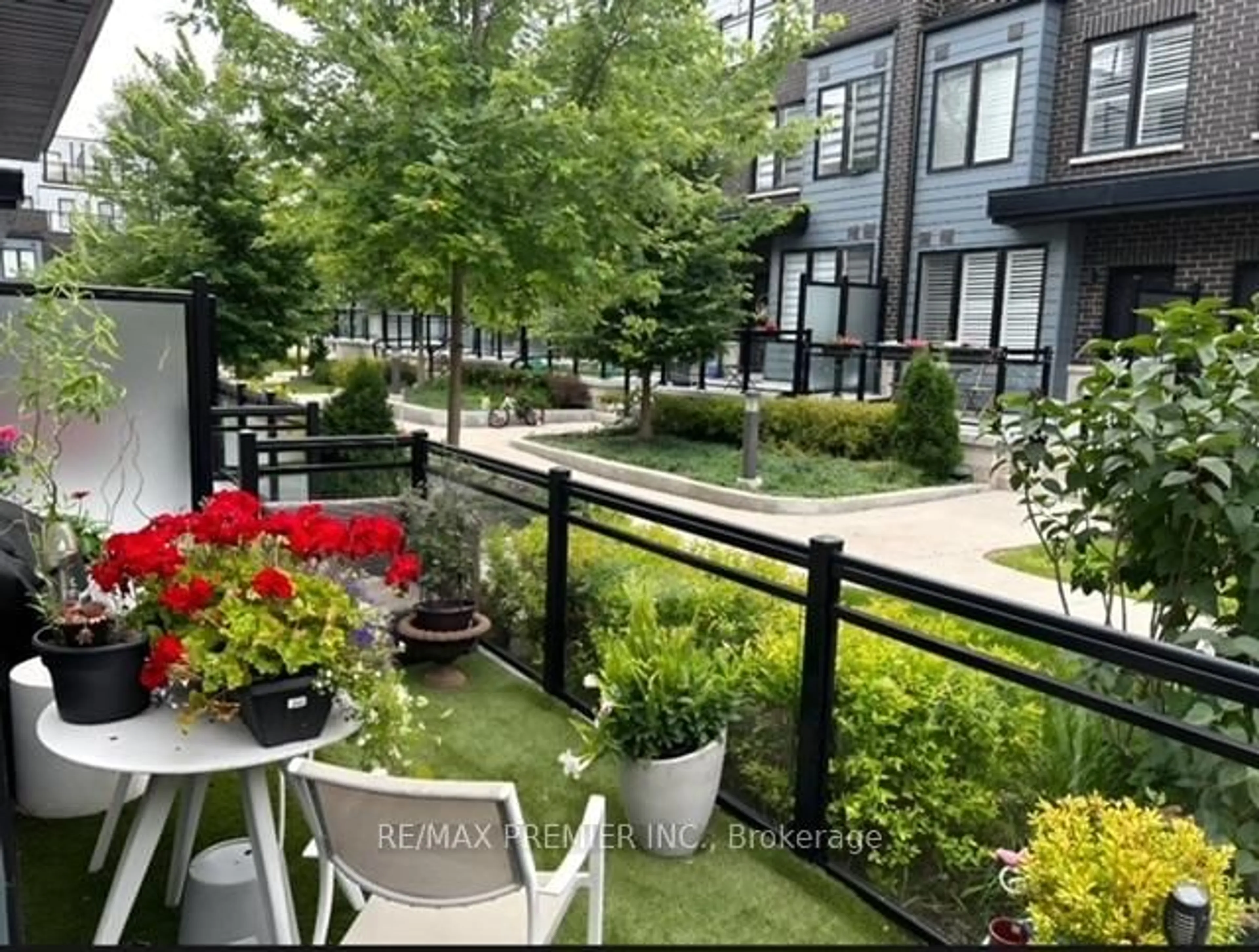 Patio, street for 2255 Mcnab Lane #1, Mississauga Ontario L5J 0B3
