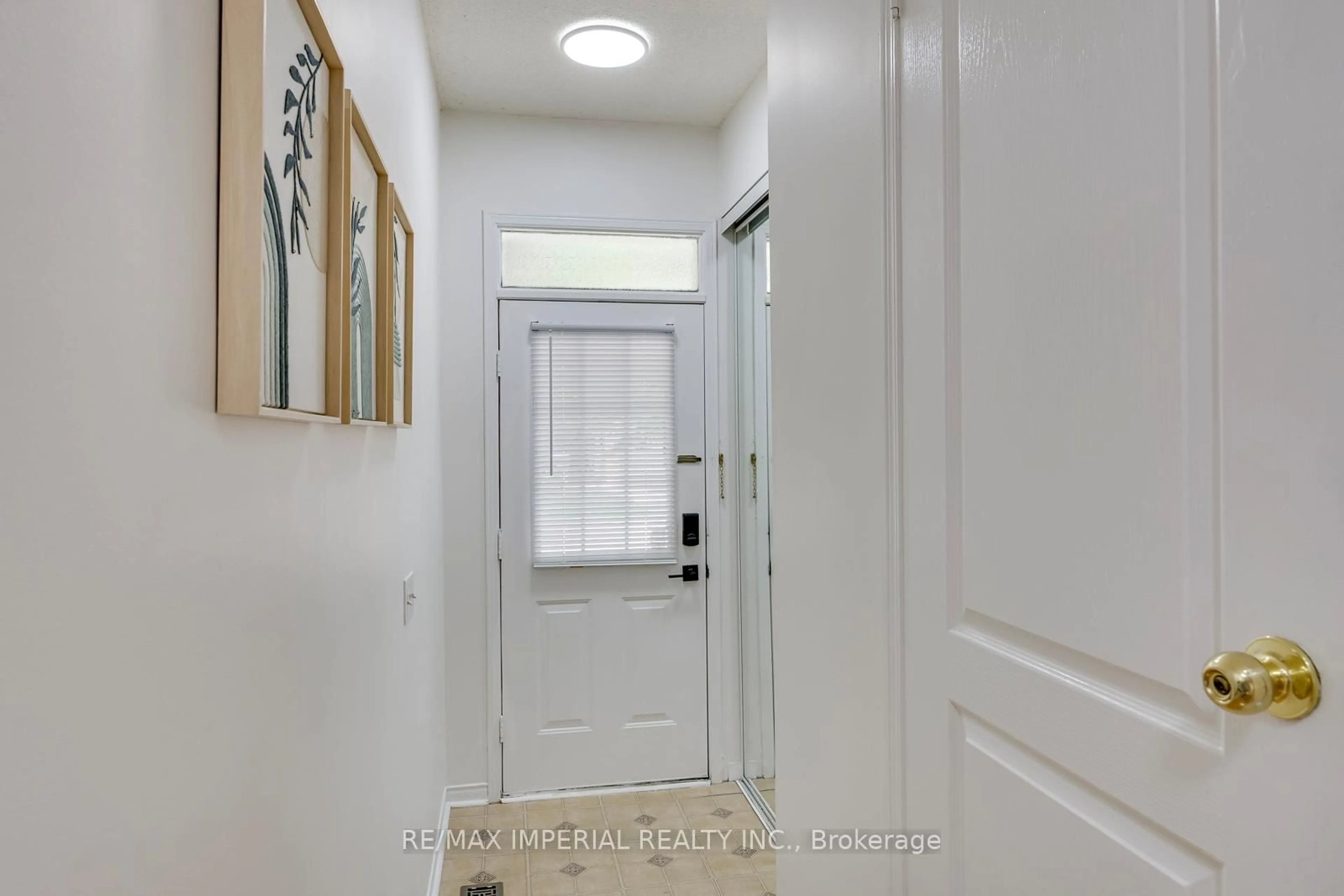Indoor entryway for 833 Scollard Crt #26, Mississauga Ontario L5V 2B4