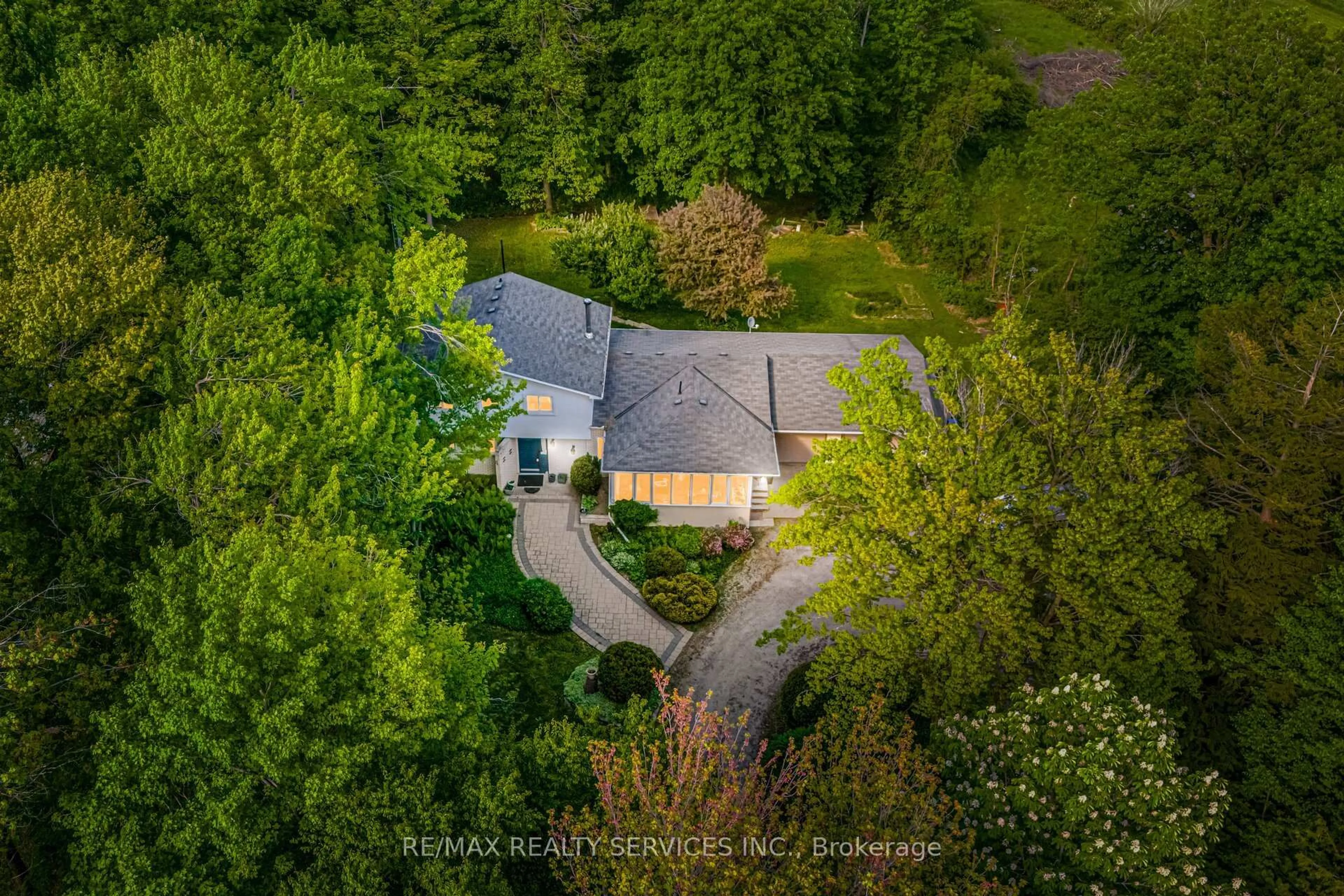 A pic from outside/outdoor area/front of a property/back of a property/a pic from drone, unknown for 14411 Innis Lake Rd, Caledon Ontario L7C 2Z8