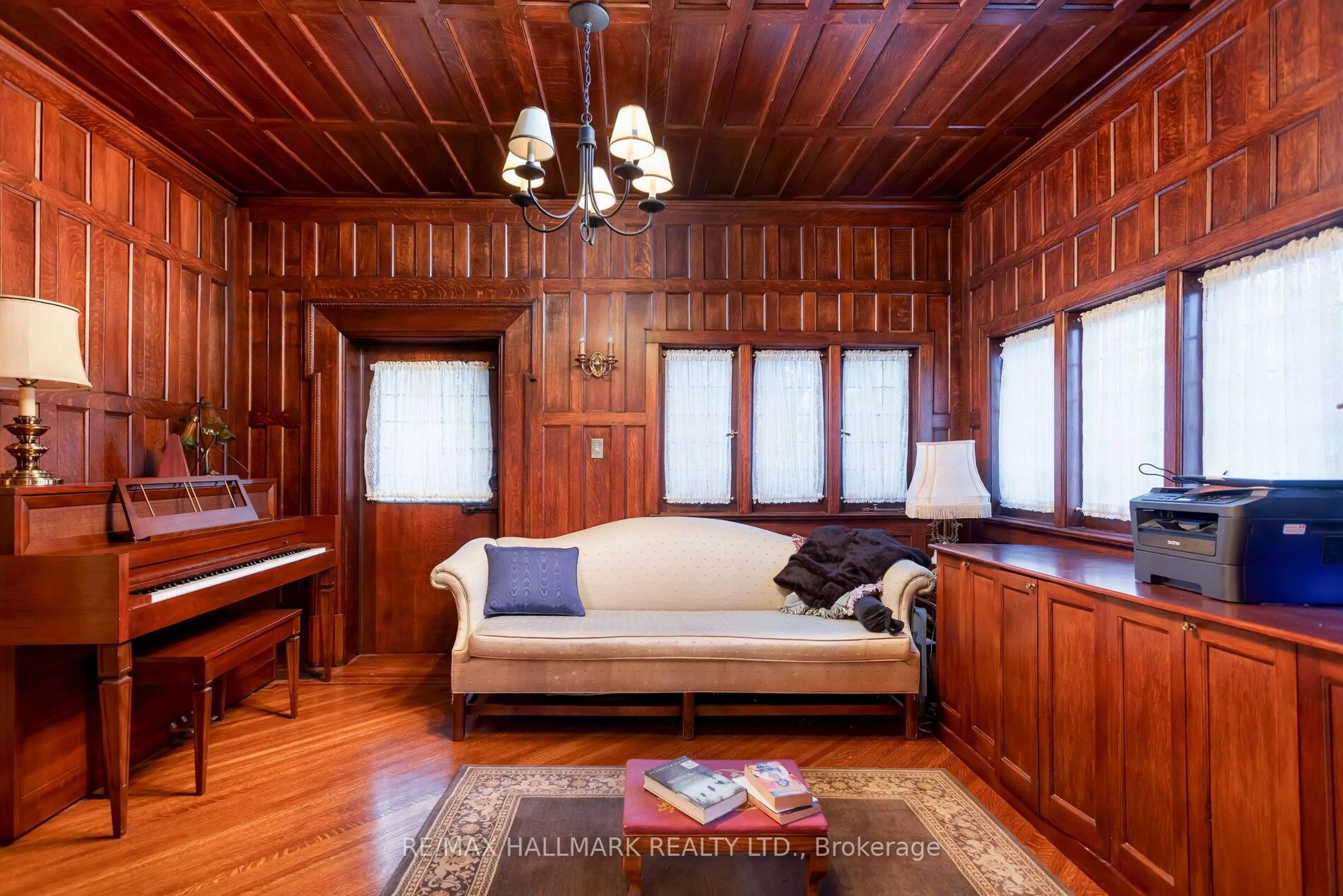 Indoor foyer for 60 Indian Grve, Toronto Ontario M6R 2Y3