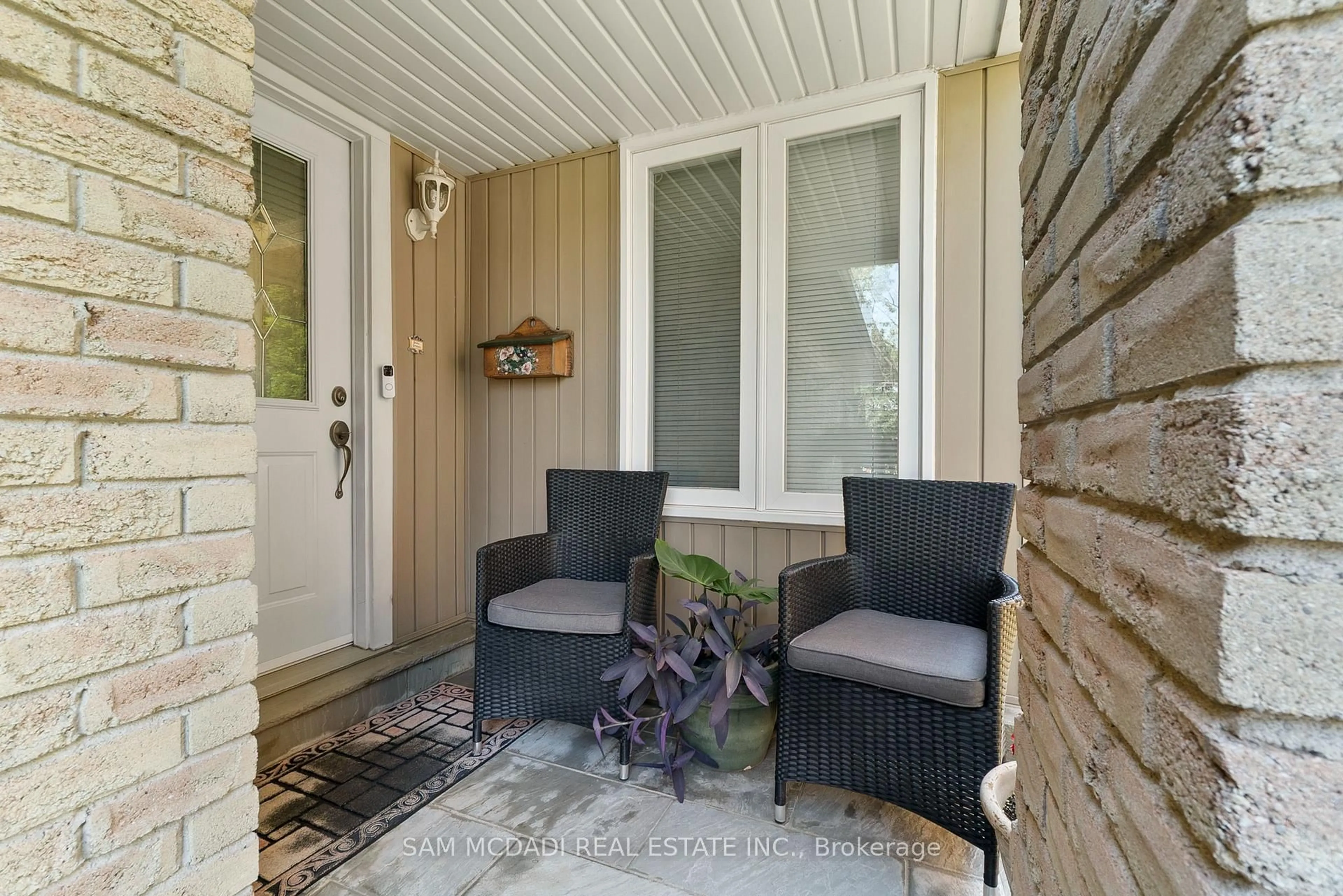 Indoor entryway for 4260 SHELBY Cres, Mississauga Ontario L4W 3N5