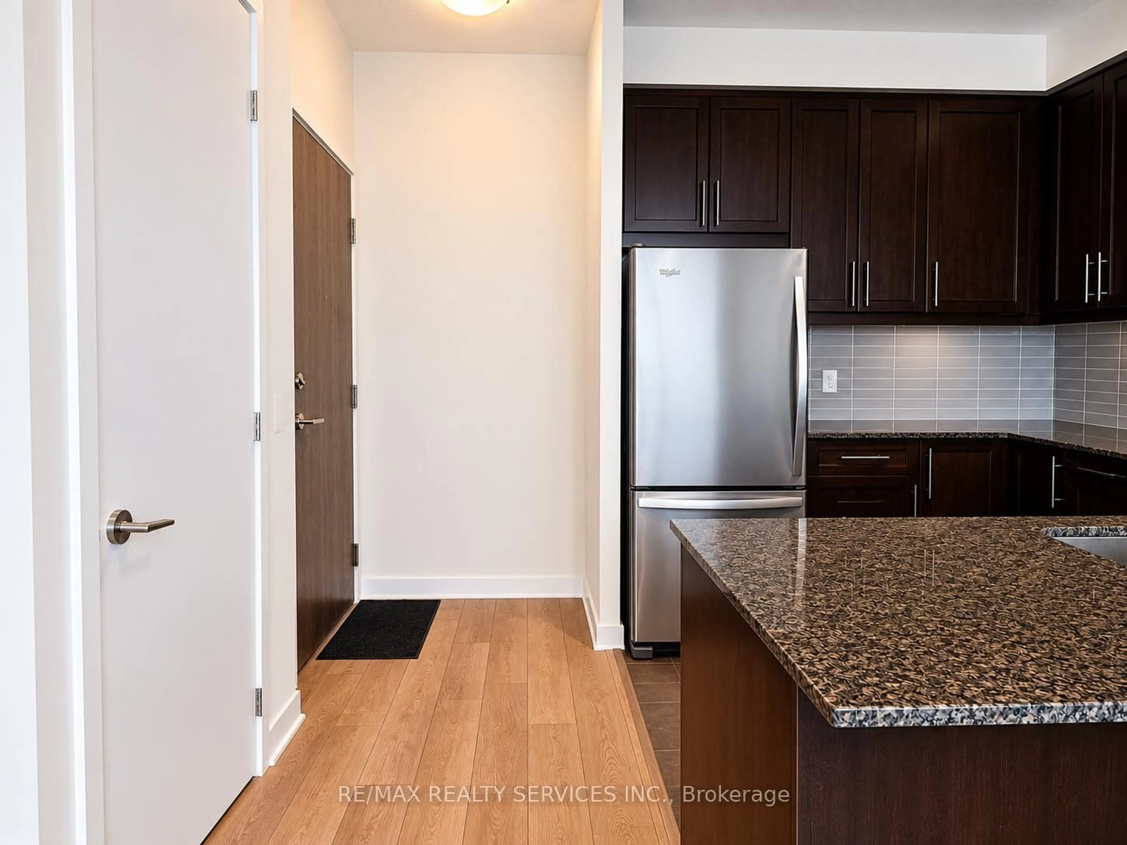 Standard kitchen, wood/laminate floor for 3975 Grand Park Dr #1506, Mississauga Ontario L5B 0K4