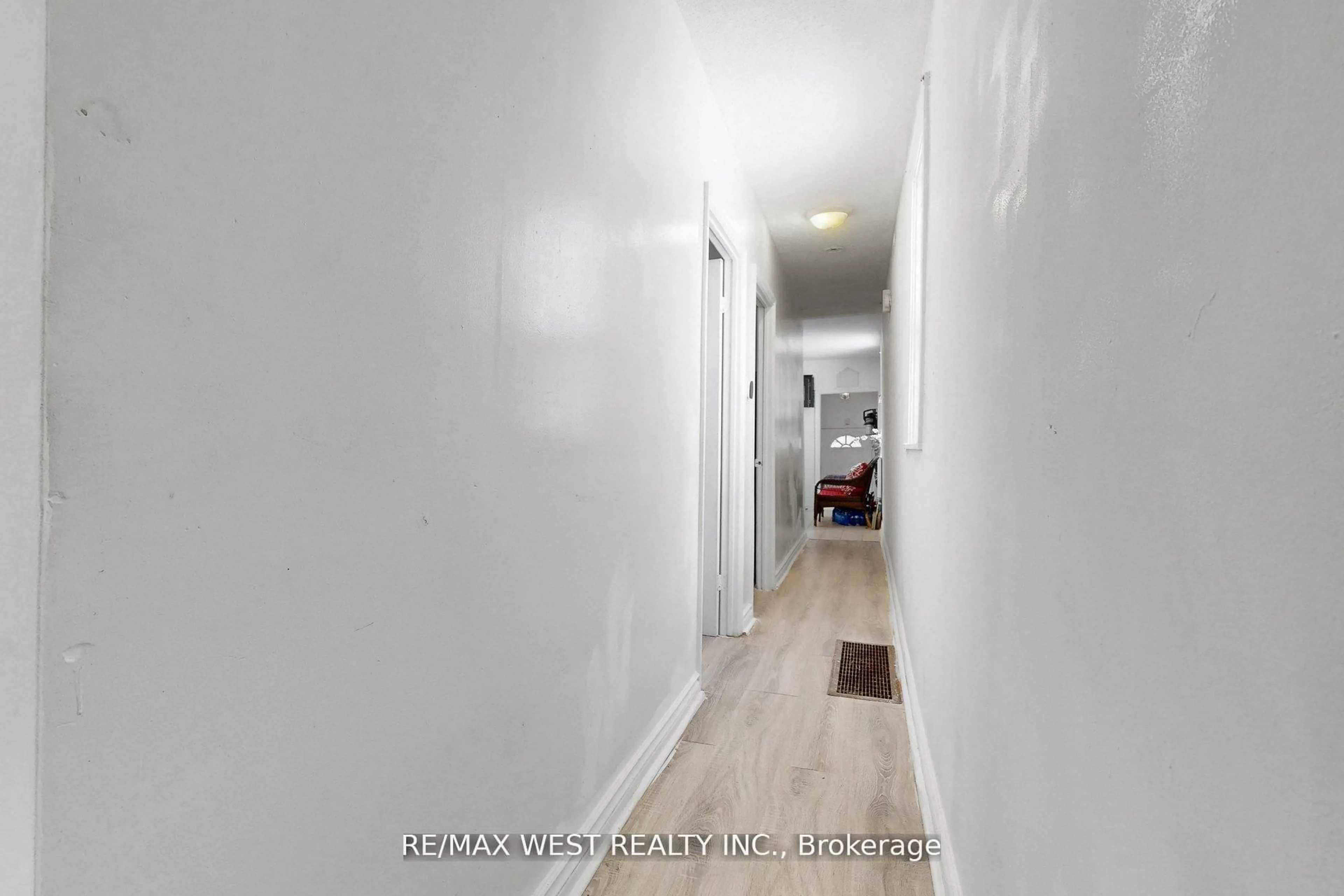A pic of a room for 538 McRoberts Ave, Toronto Ontario M6E 4R6
