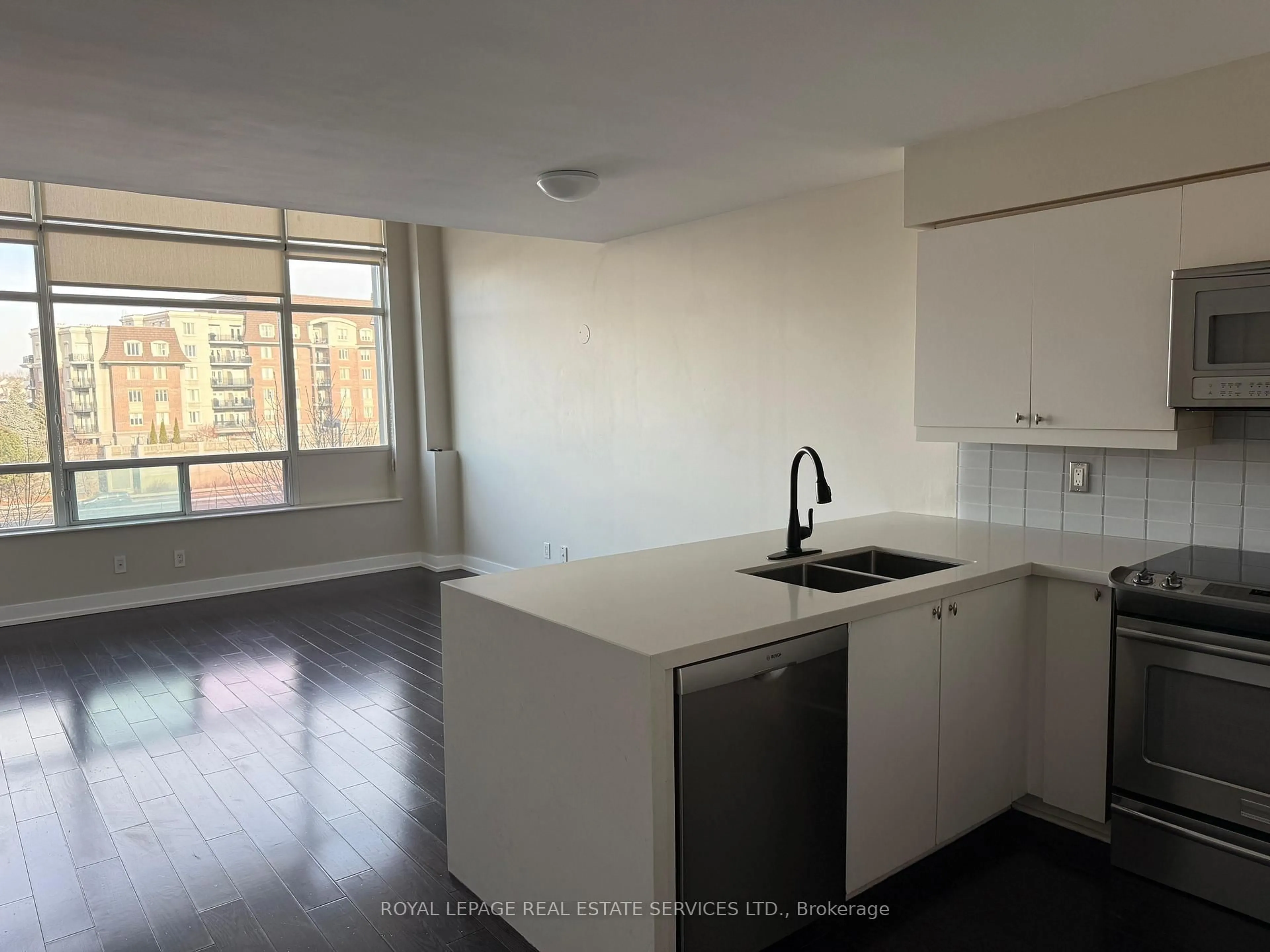 Standard kitchen, unknown for 200 Manitoba St #334, Toronto Ontario M8Y 3Y9