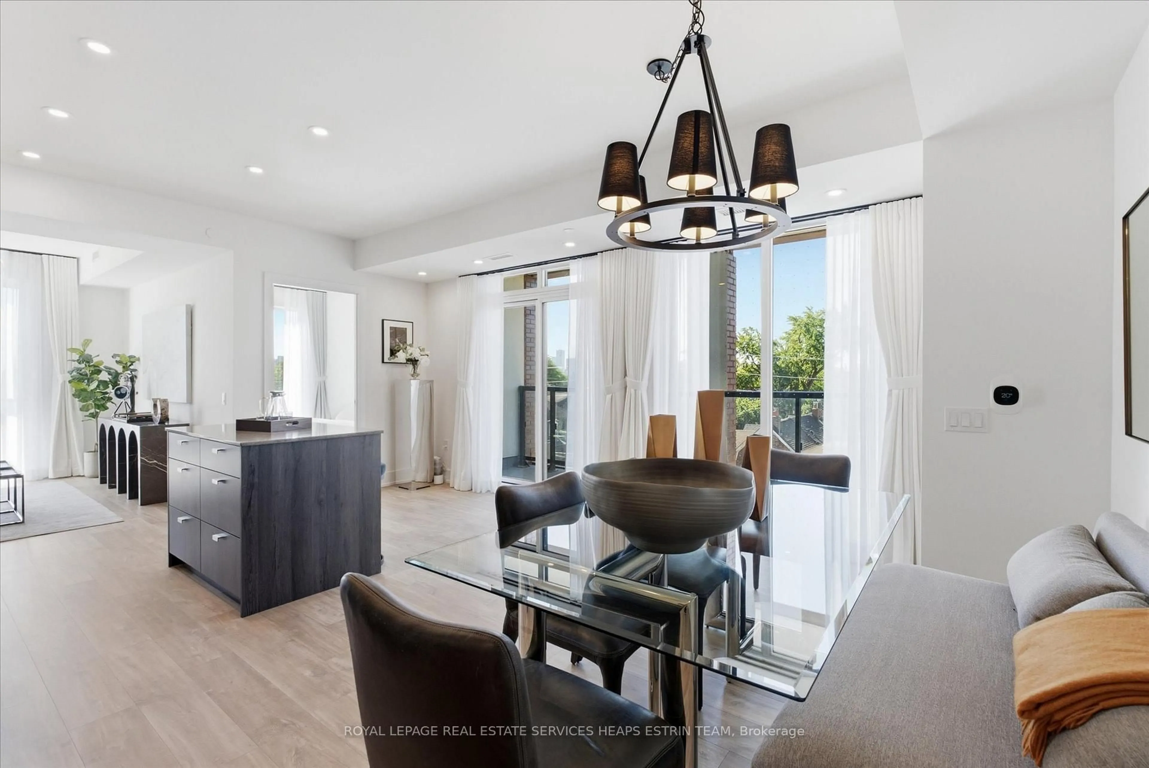 Dining room, ceramic/tile floor for 858 Dupont St #328, Toronto Ontario M6G 1Z7