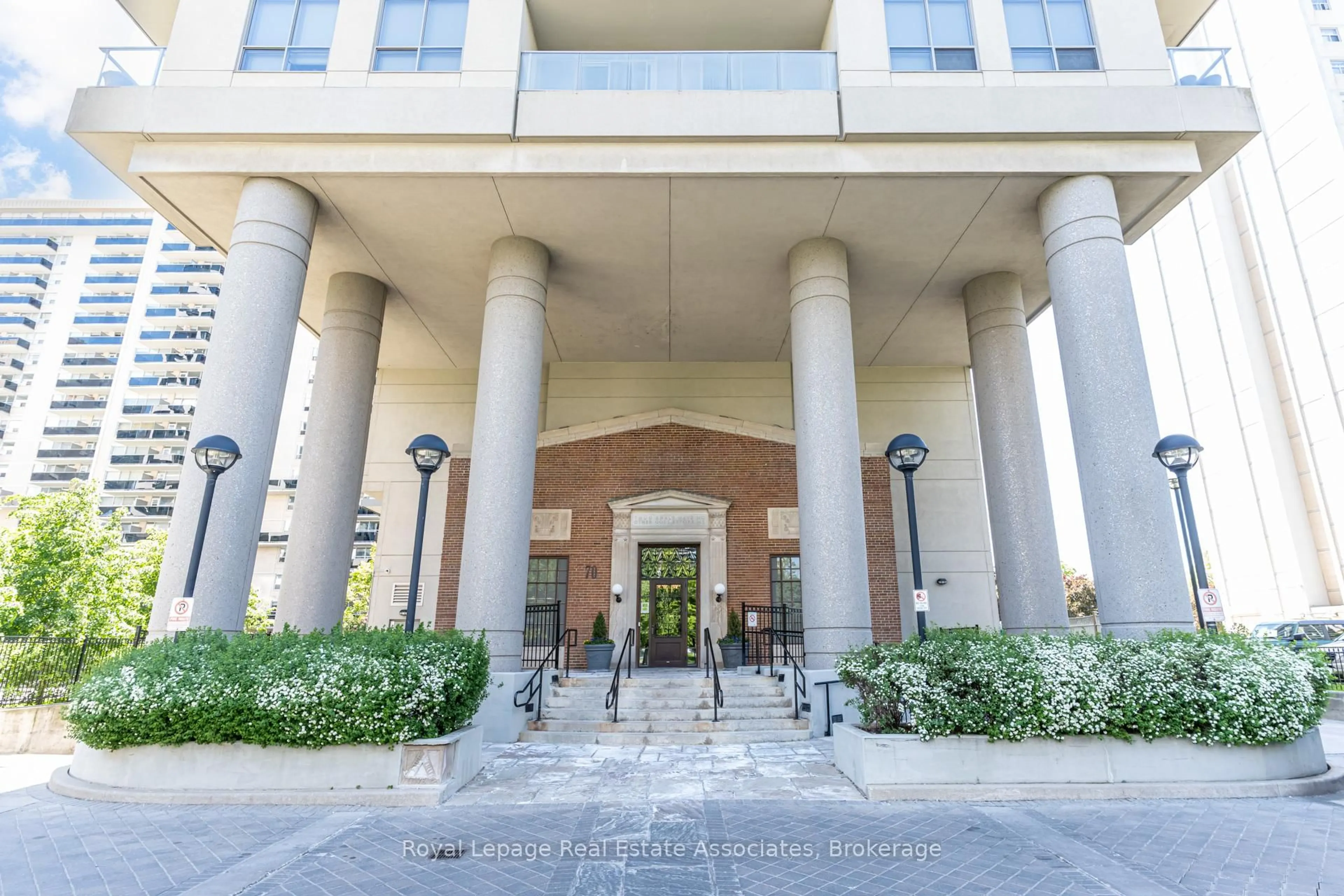 Lobby for 70 High Park Ave #705, Toronto Ontario M6P 1A1