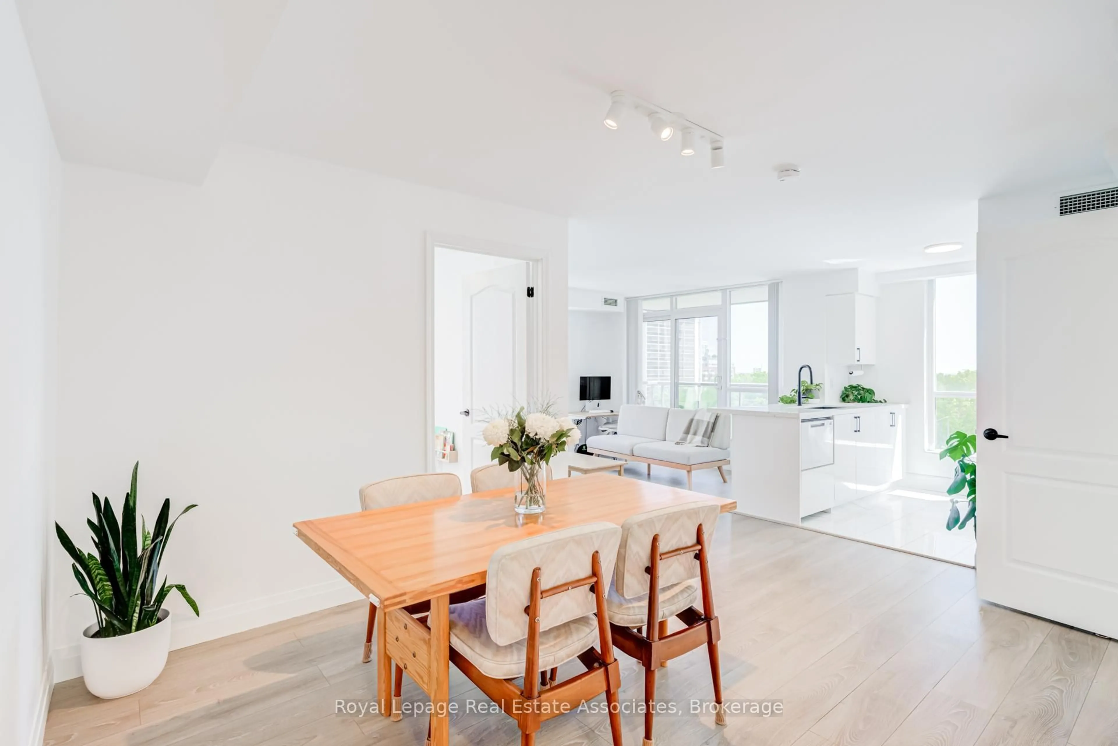 Unknown for 70 High Park Ave #705, Toronto Ontario M6P 1A1