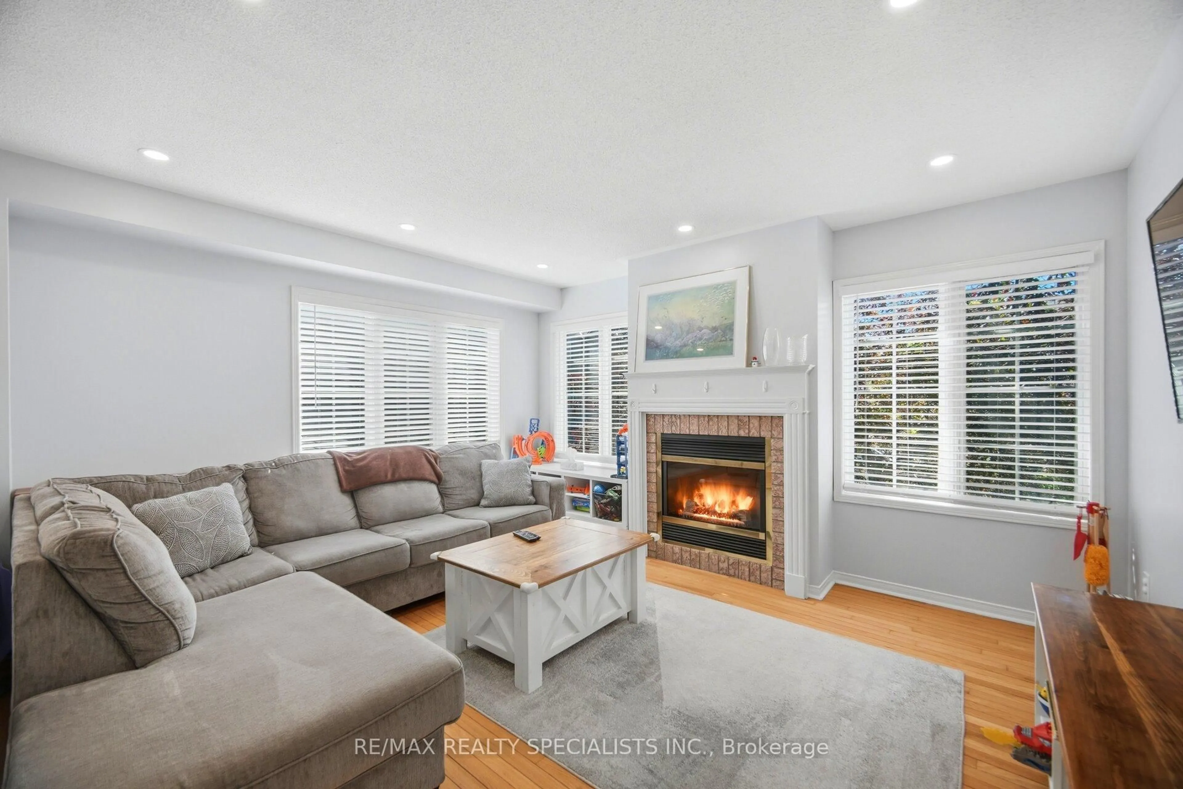 Living room with furniture, unknown for 5535 Glen Erin Dr #76, Mississauga Ontario L5M 6H1