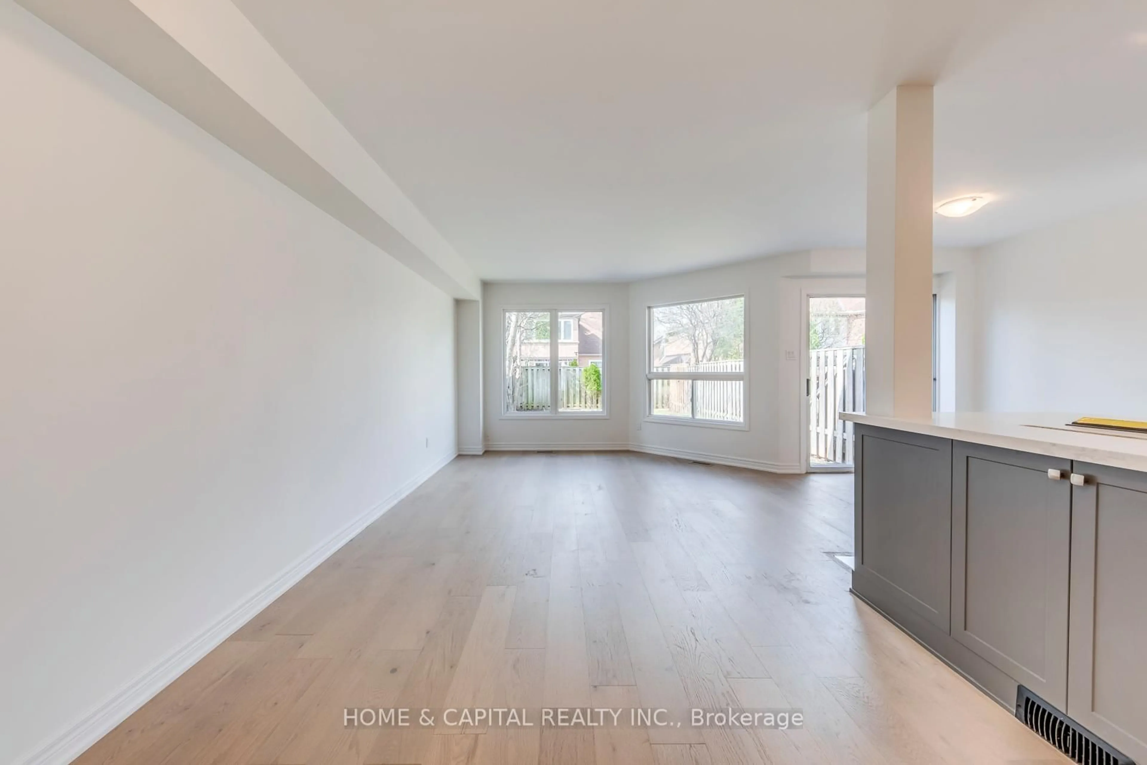 A pic of a room for 1210 LEEWOOD Dr, Oakville Ontario L6M 3B3