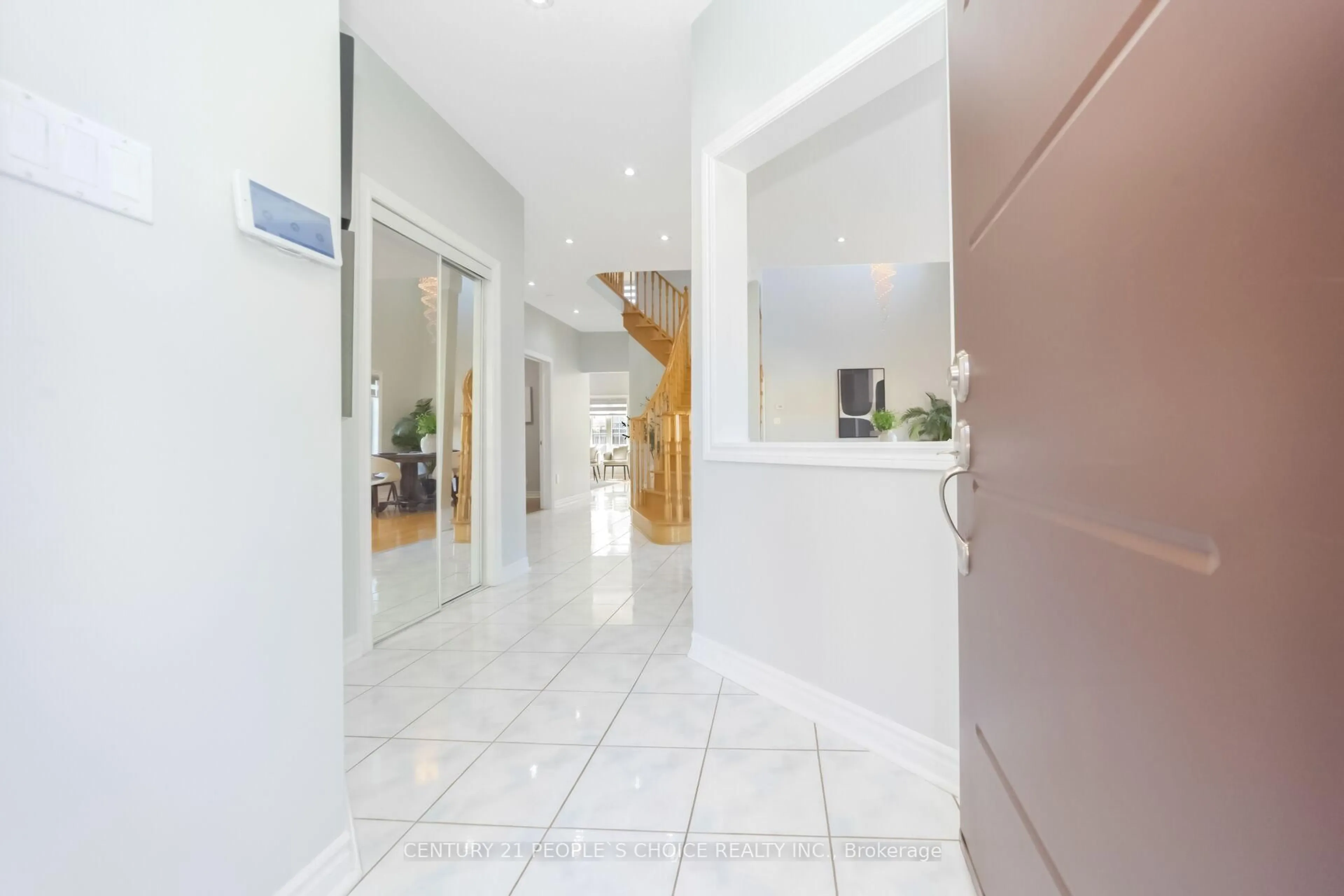 Indoor foyer for 753 Envoy Dr, Mississauga Ontario L5W 1H3
