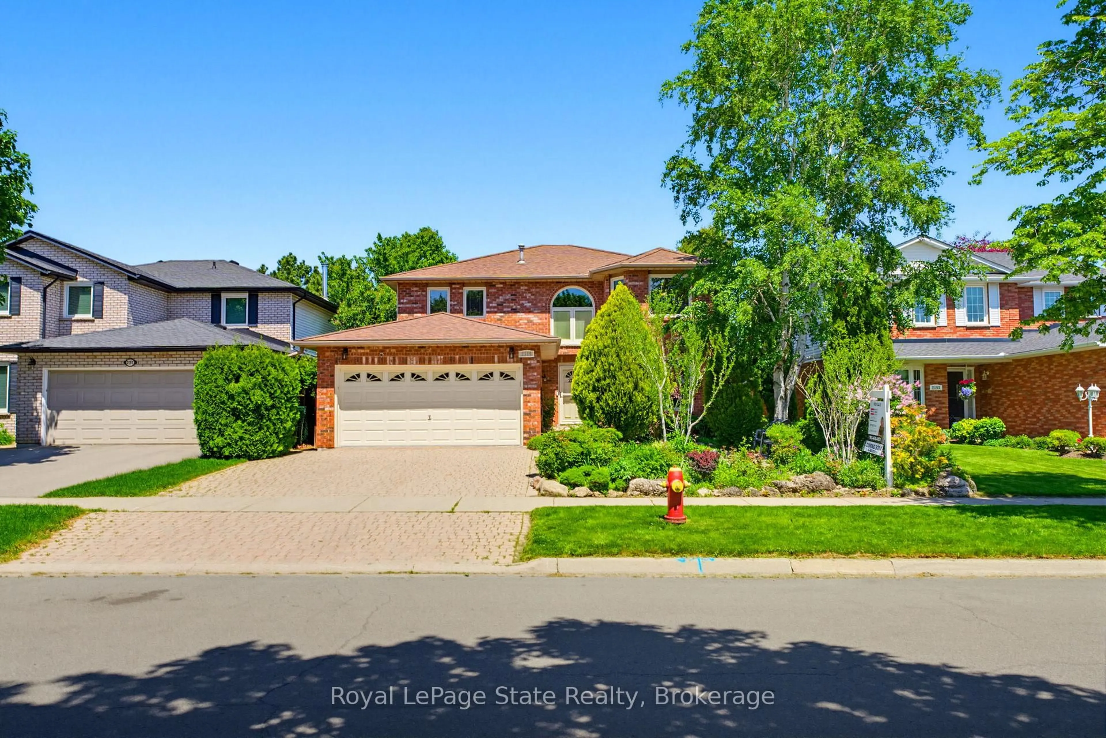 A pic from outside/outdoor area/front of a property/back of a property/a pic from drone, street for 2155 Heidi Ave, Burlington Ontario L7M 3X2