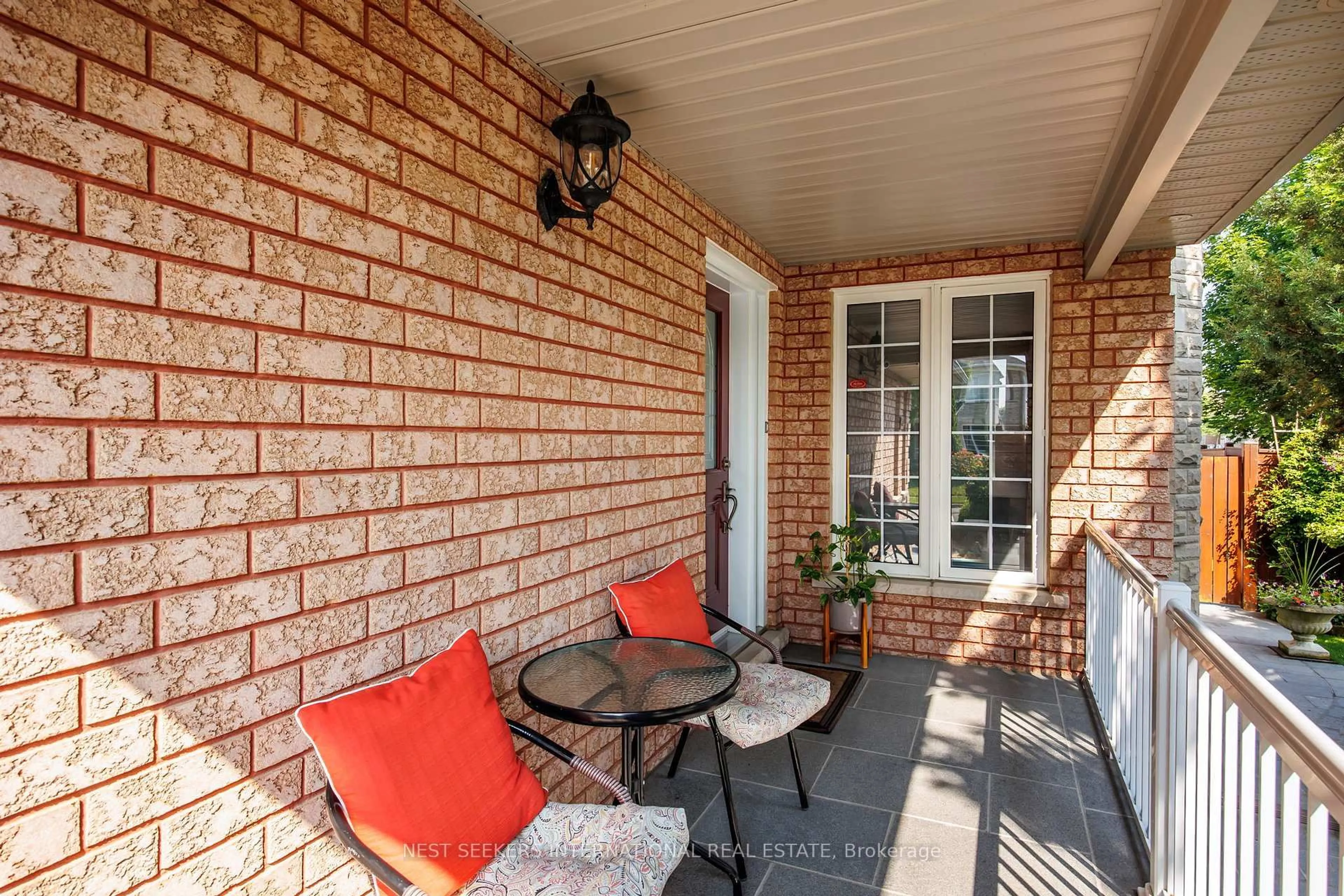 Patio, street for 422 Fernforest Dr, Brampton Ontario L6R 2P7