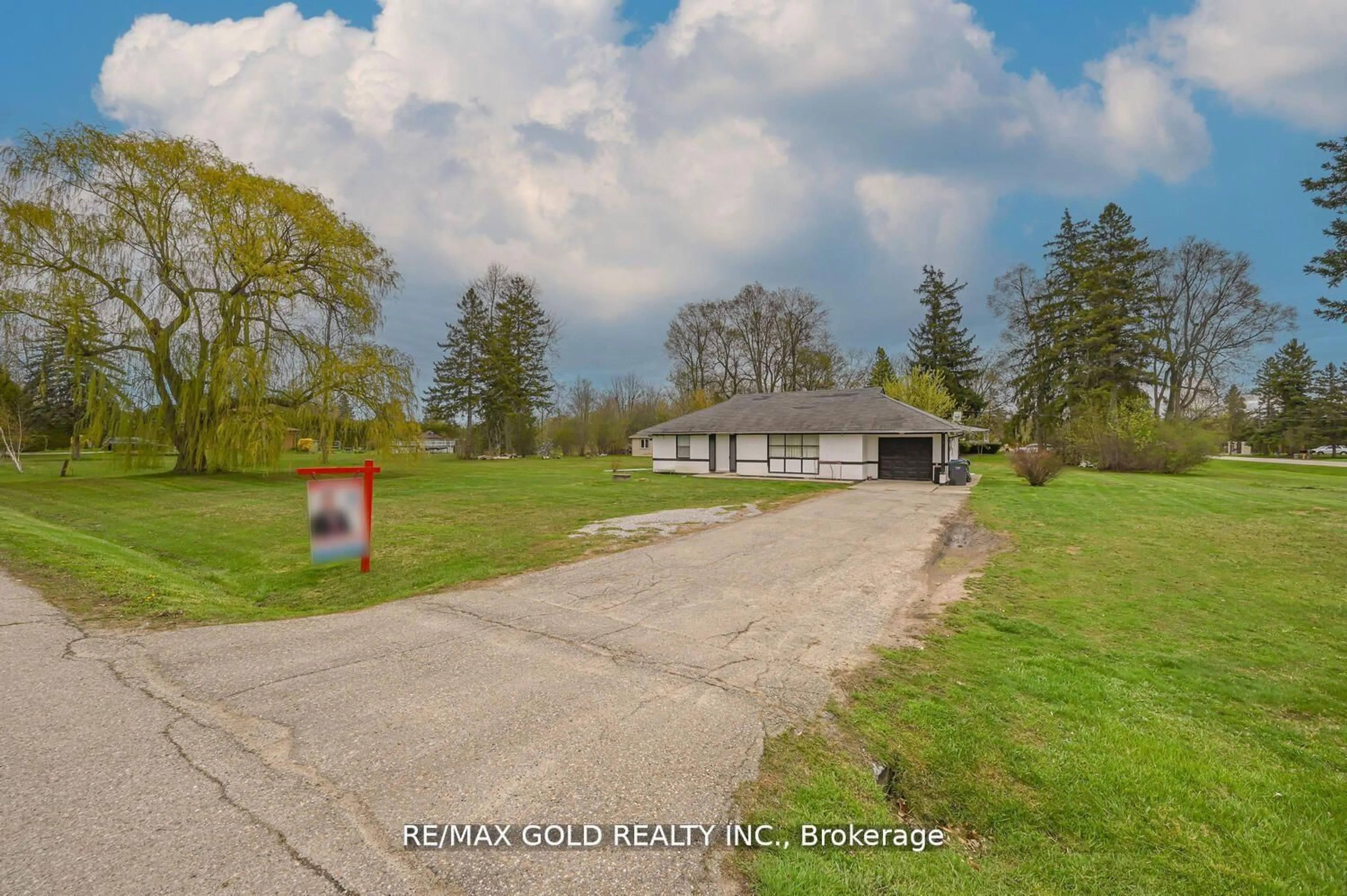 A pic from outside/outdoor area/front of a property/back of a property/a pic from drone, unknown for 59 Marysfield Dr, Brampton Ontario L6P 0J2