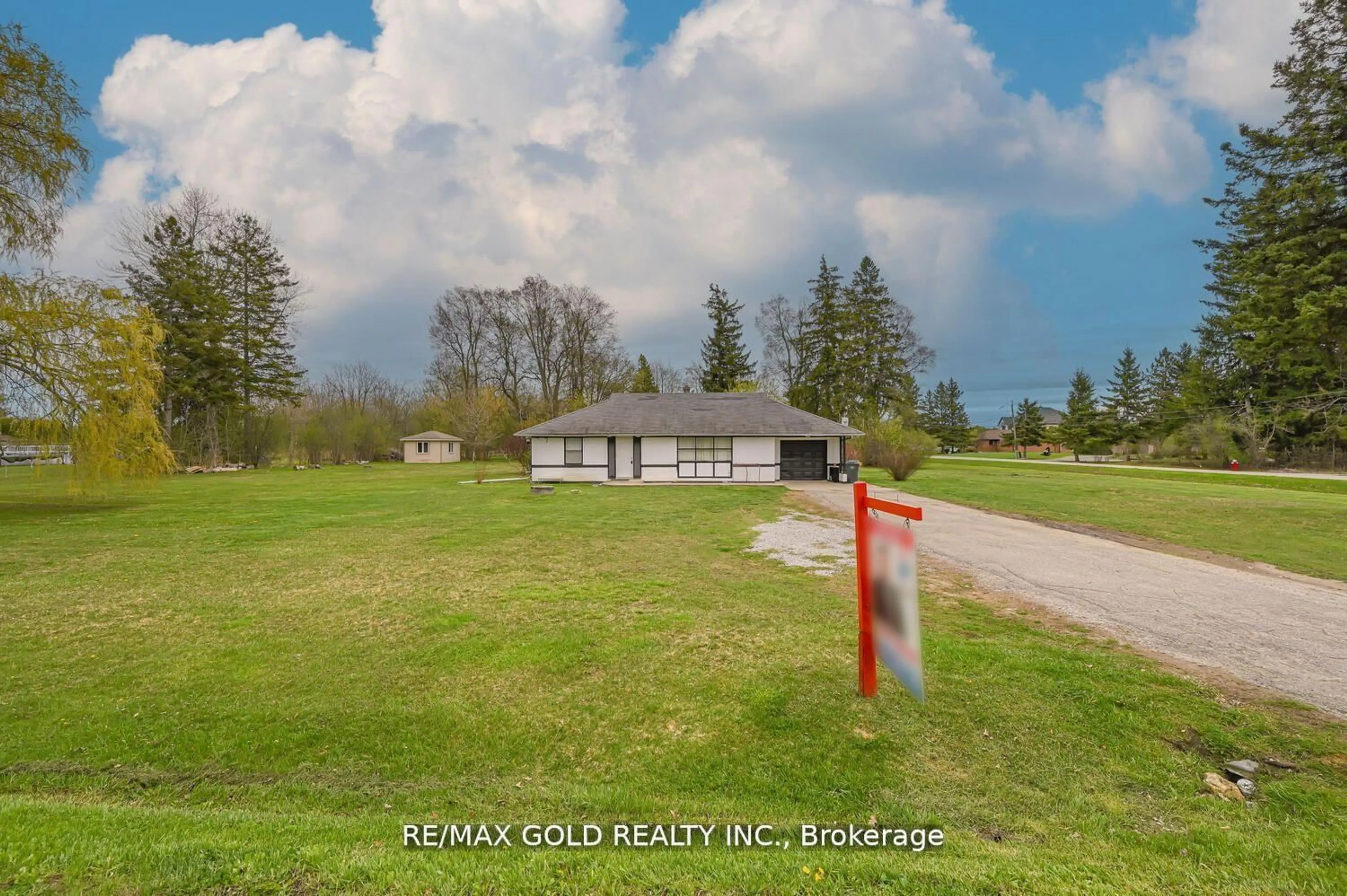 A pic from outside/outdoor area/front of a property/back of a property/a pic from drone, unknown for 59 Marysfield Dr, Brampton Ontario L6P 0J2