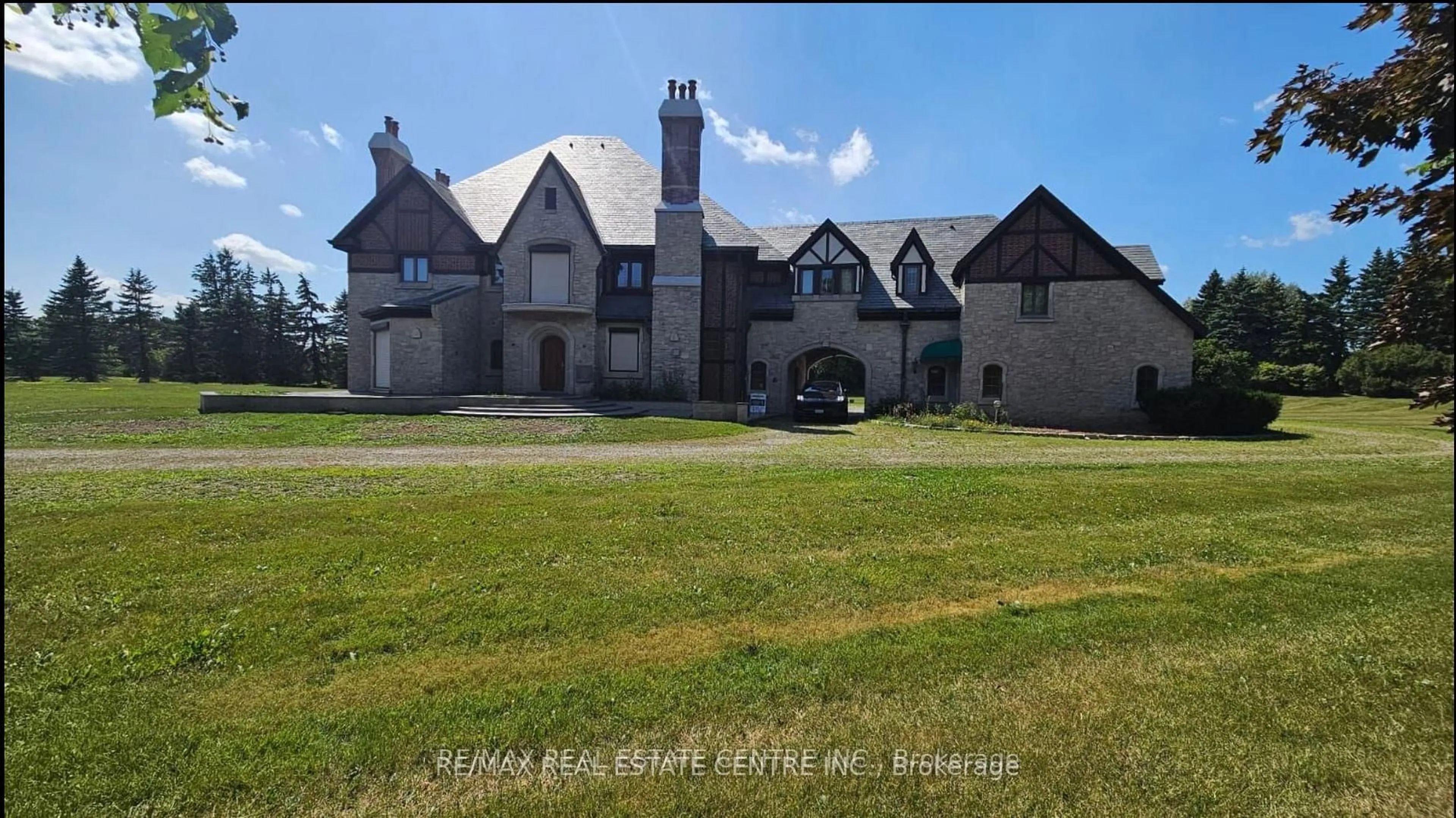 A pic from outside/outdoor area/front of a property/back of a property/a pic from drone, unknown for 2 Edgeforest Dr, Brampton Ontario L6P 0E1