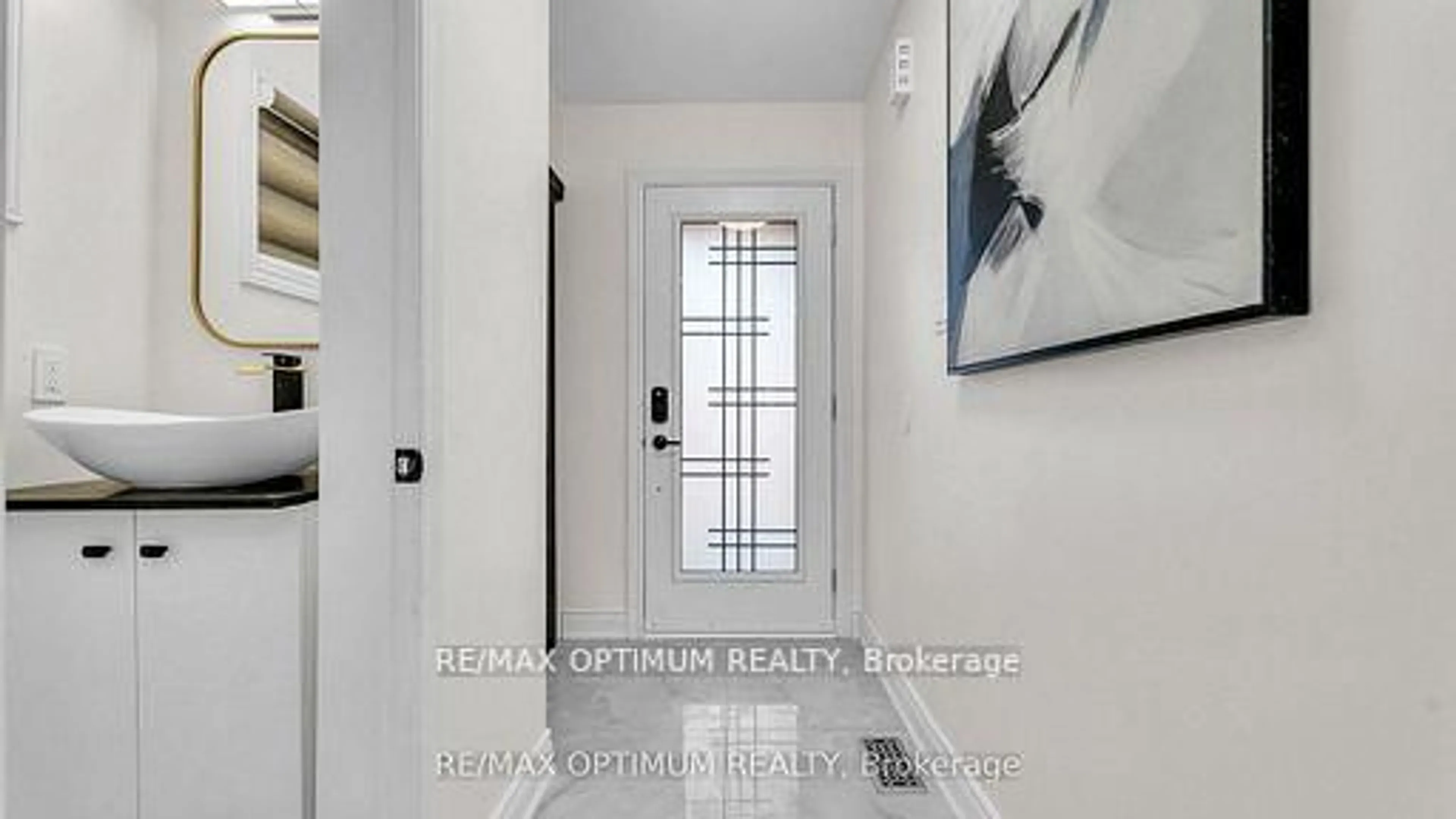 Indoor entryway for 9 Ridgefield Crt, Brampton Ontario L6P 1B5