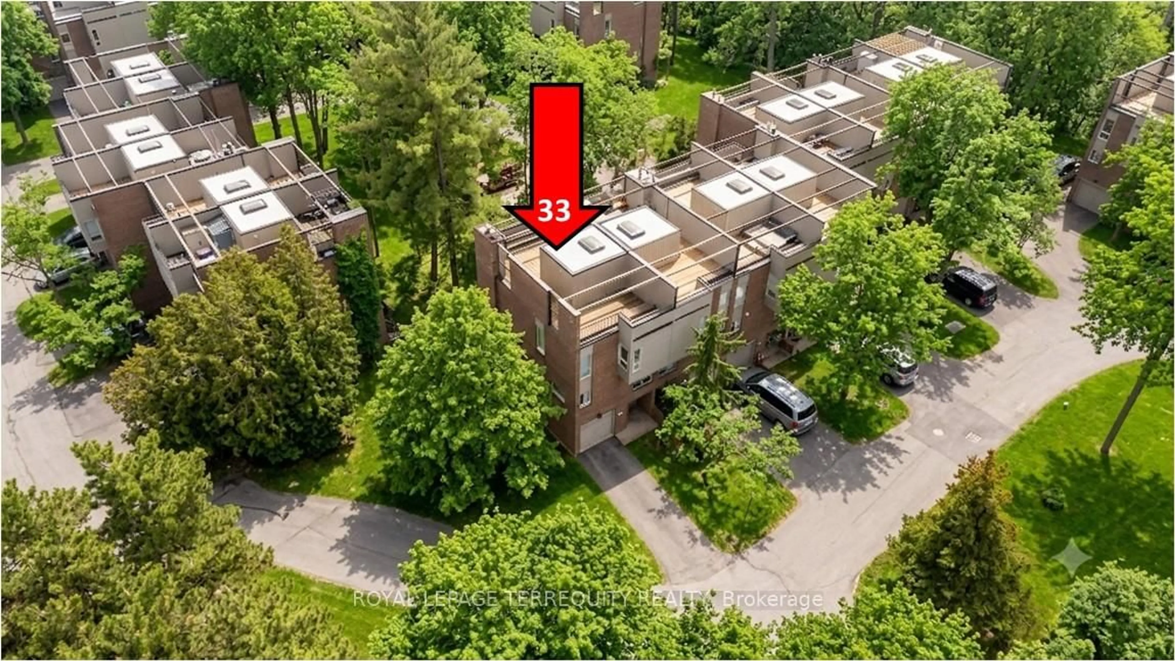 A pic from outside/outdoor area/front of a property/back of a property/a pic from drone, city buildings view from balcony for 1250 Marlborough Crt #33, Oakville Ontario L6H 2W7