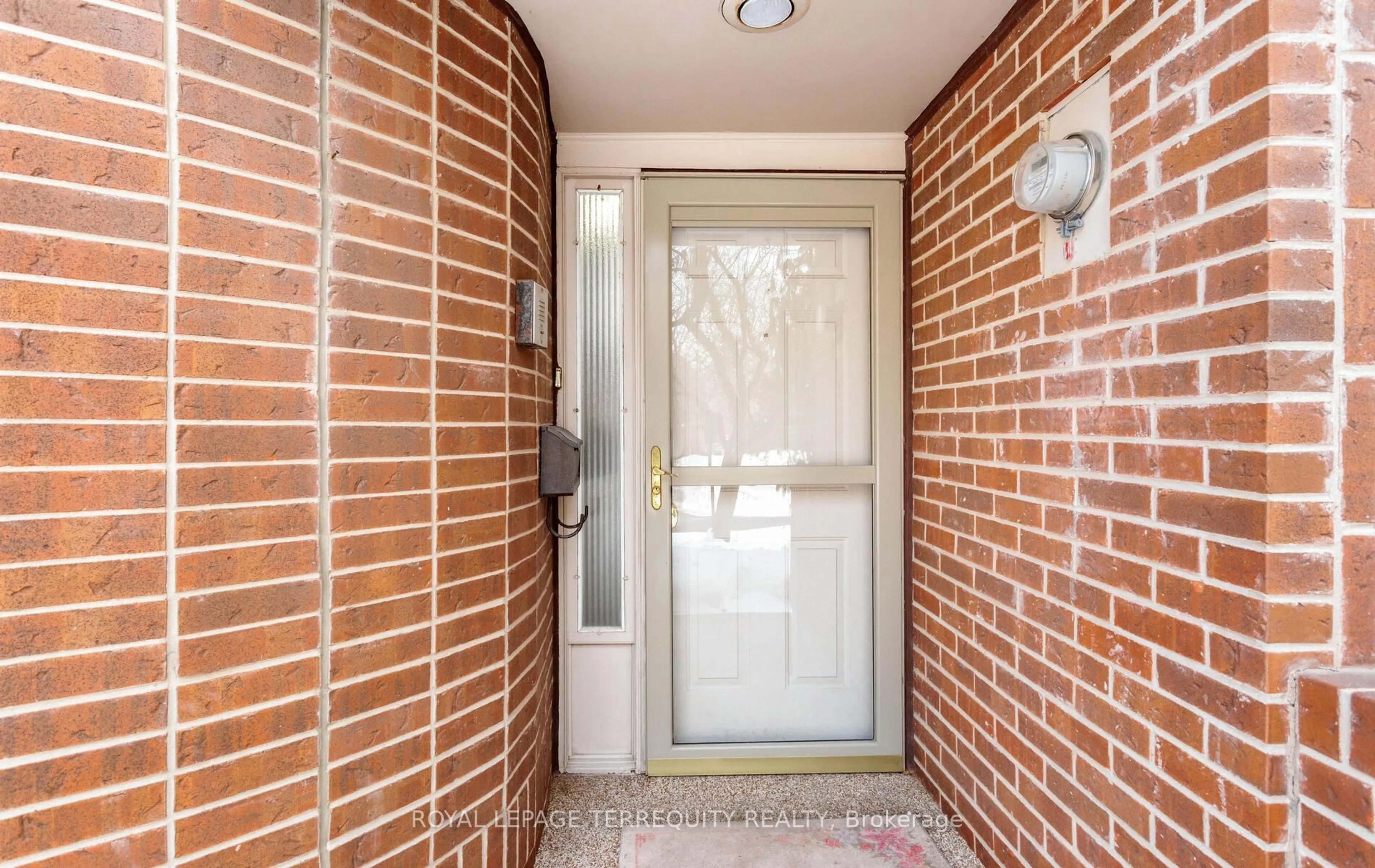 Indoor entryway for 1250 Marlborough Crt #33, Oakville Ontario L6H 2W7