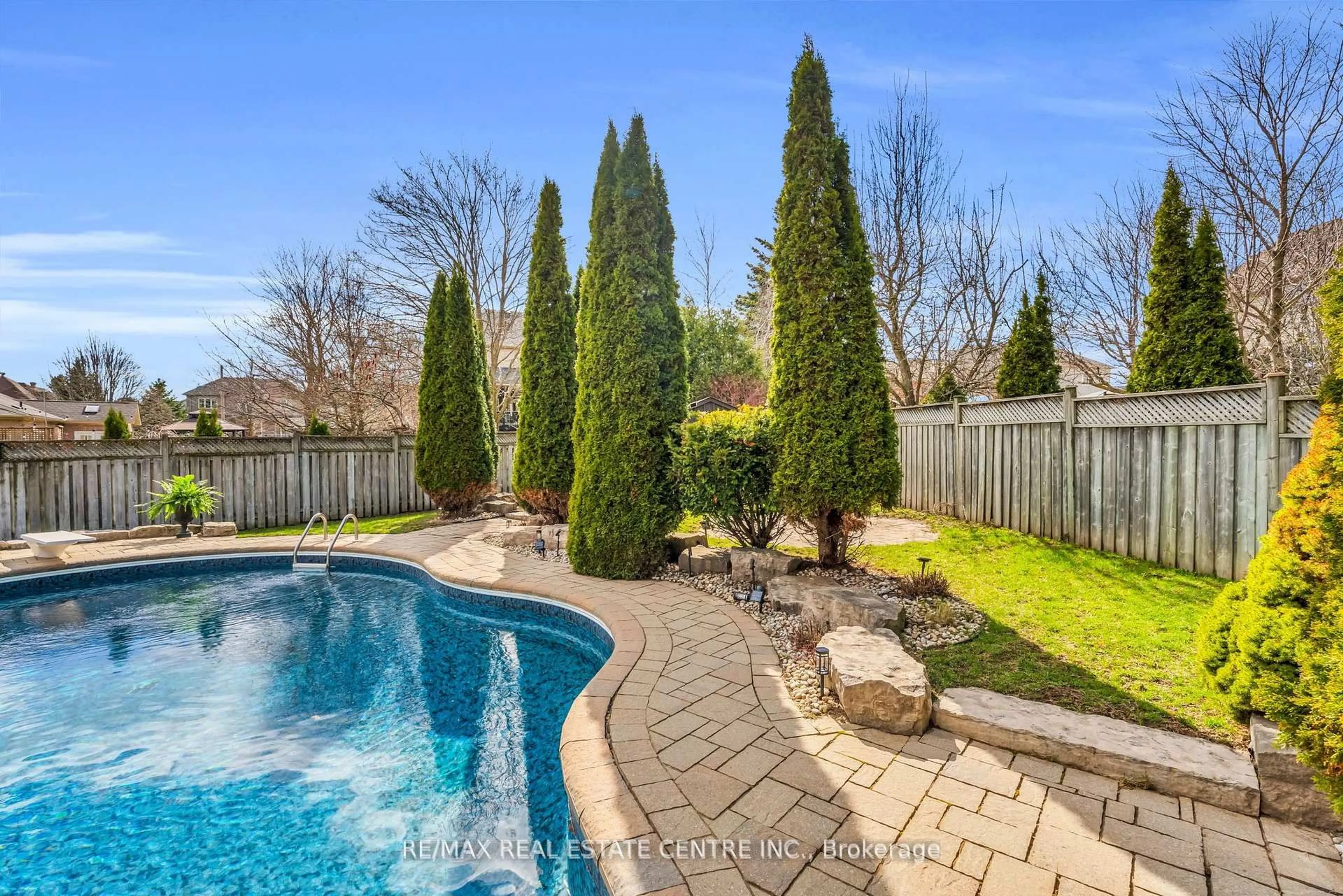 Pool for 11 Chapman Rd, Orangeville Ontario L9W 5C7