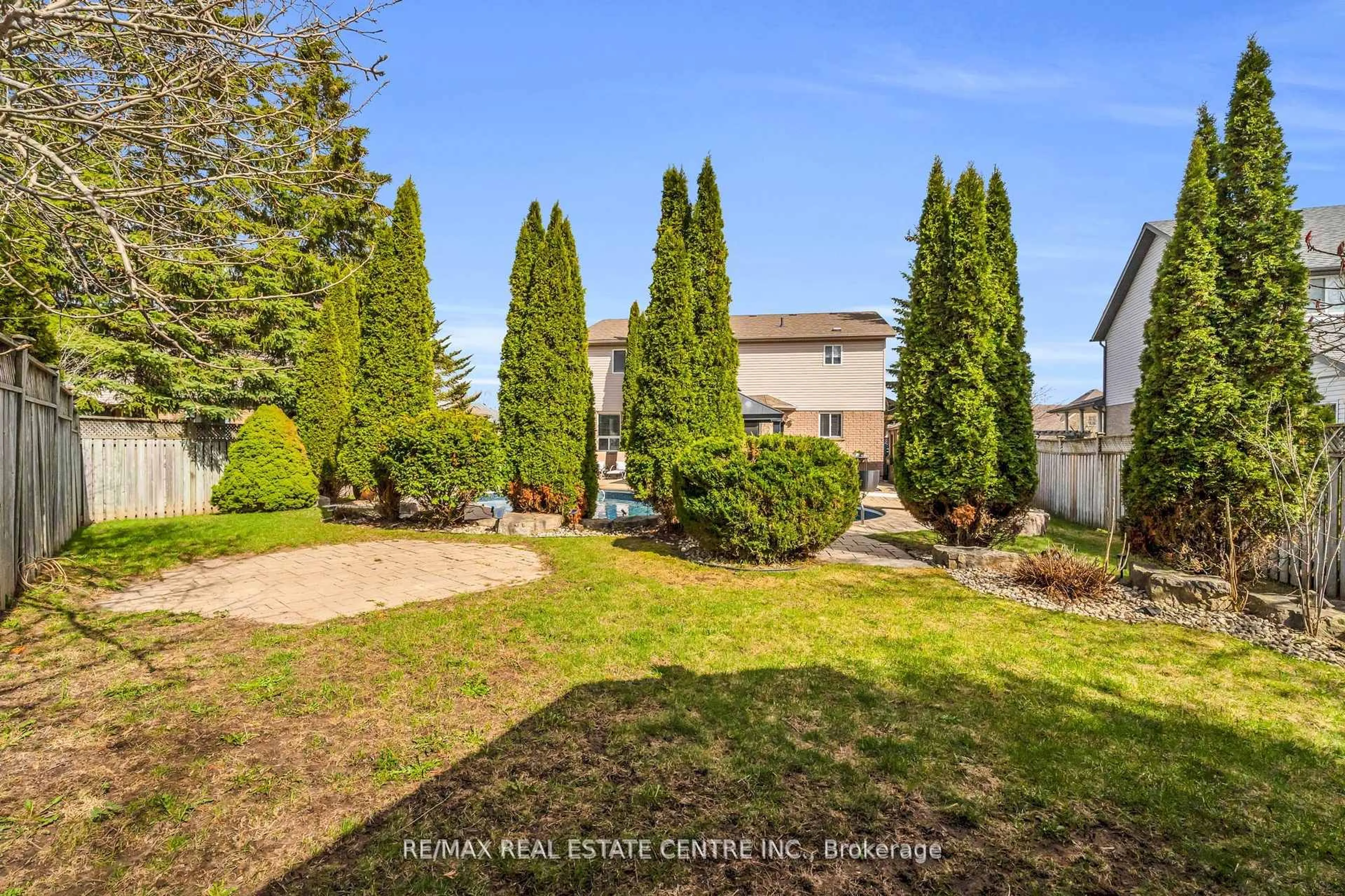 A pic from outside/outdoor area/front of a property/back of a property/a pic from drone, unknown for 11 Chapman Rd, Orangeville Ontario L9W 5C7