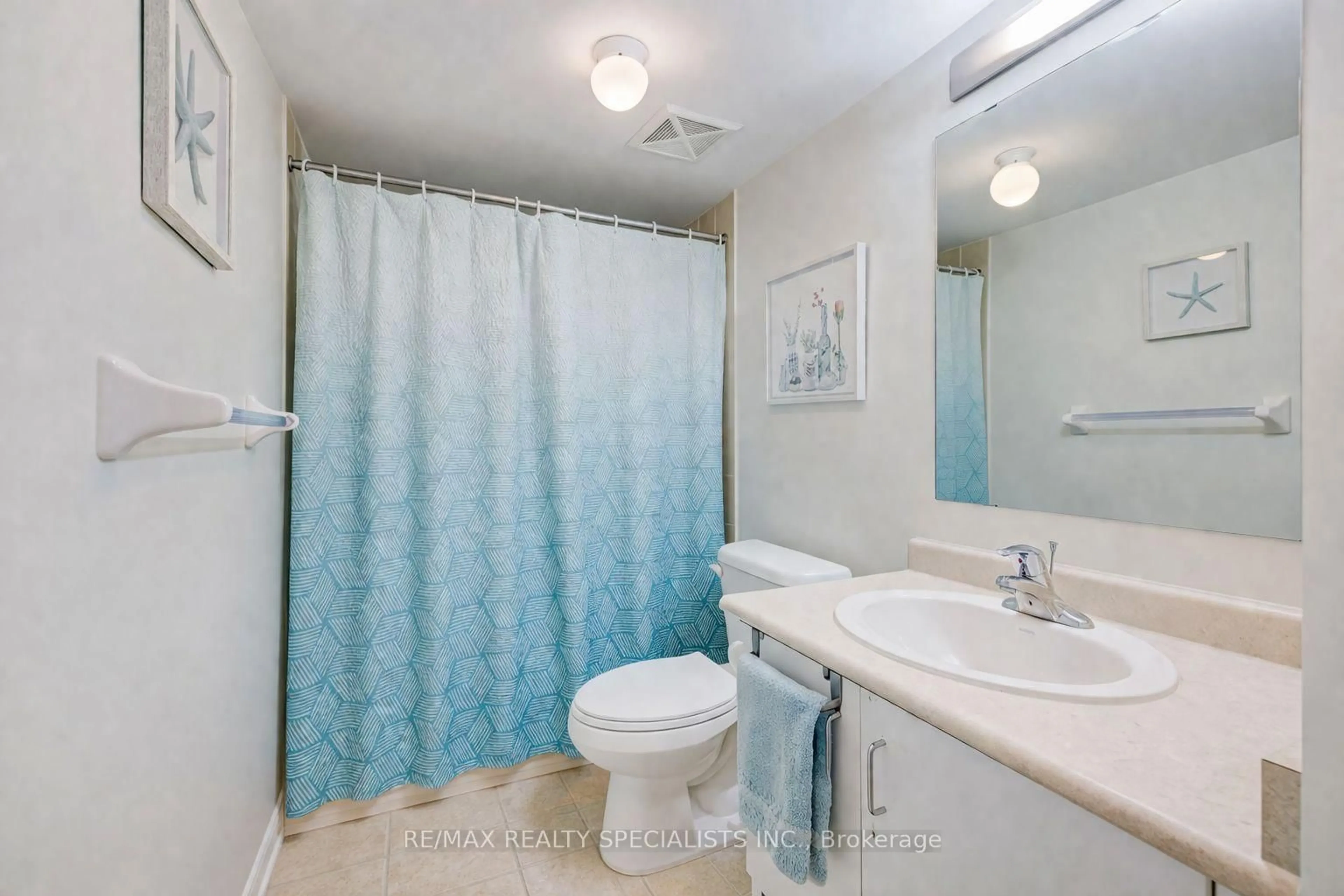 Standard bathroom, unknown for 3975 Eglinton Ave #16, Mississauga Ontario L5M 0E7